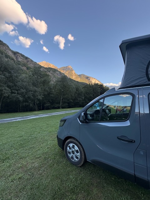 camping-car TRAFIC TREK 5  extérieur / face avant