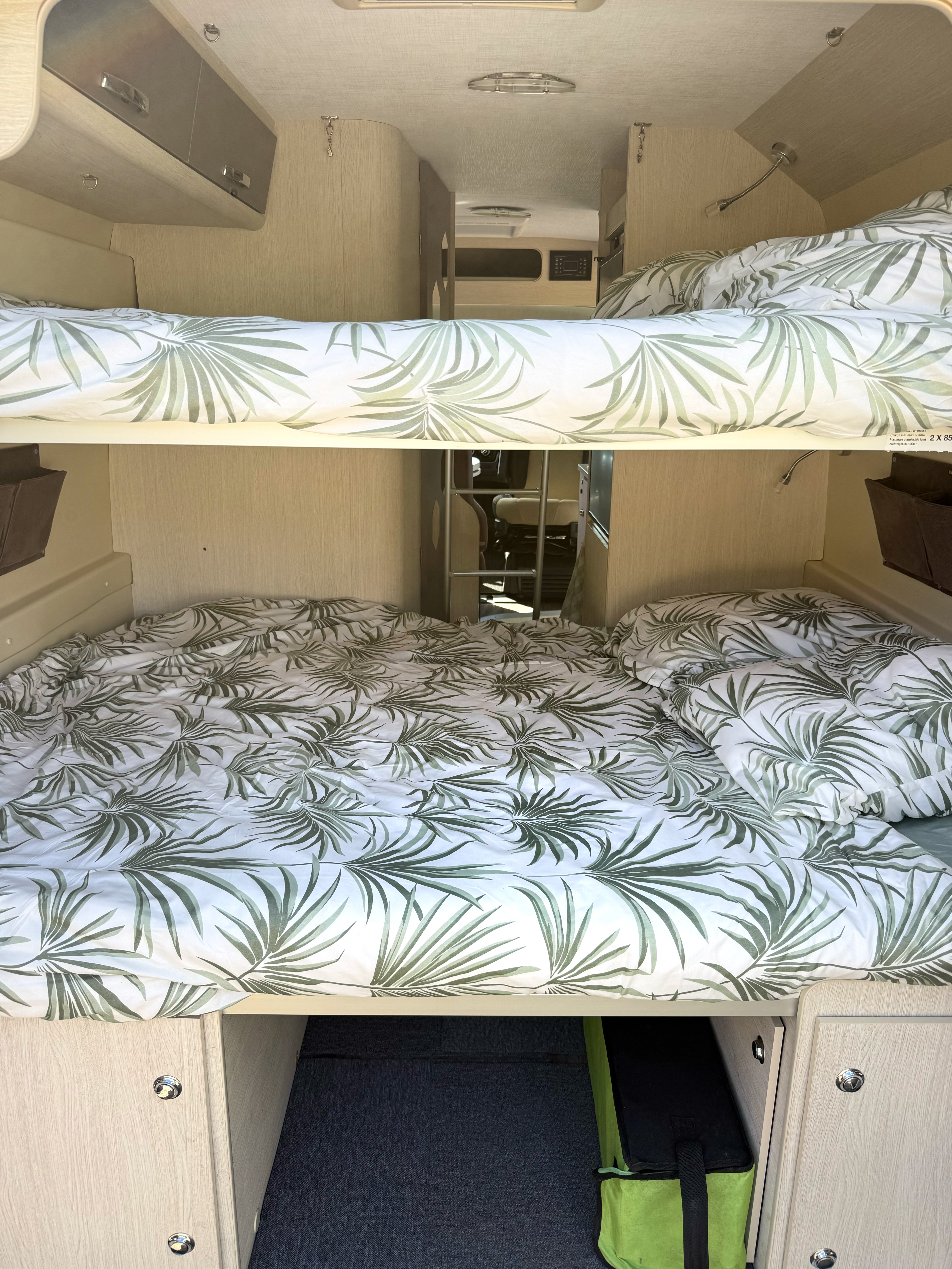camping-car CHAUSSON TWIST  extérieur / arrière
