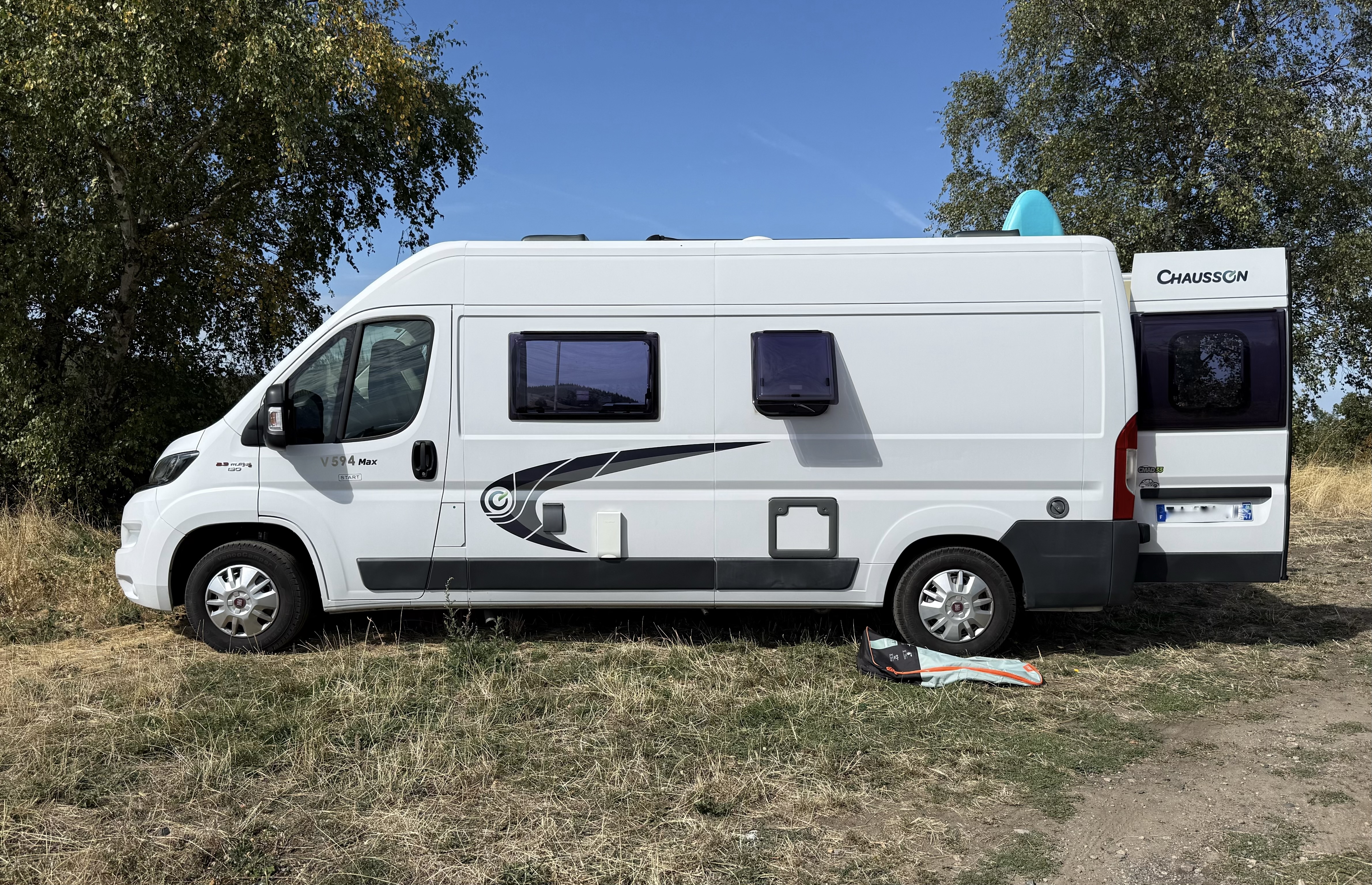 camping-car CHAUSSON TWIST  extérieur / latéral gauche