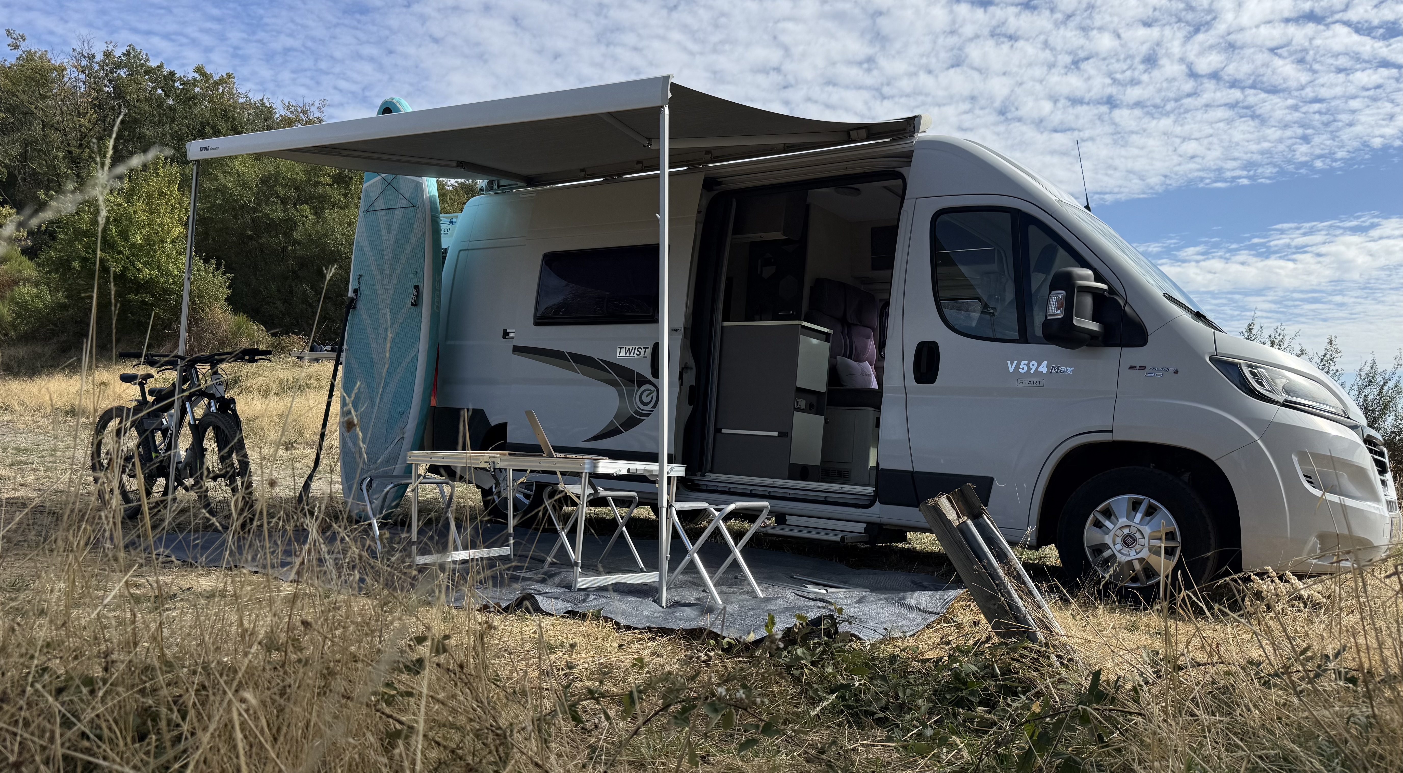 camping-car CHAUSSON TWIST  extérieur / latéral droit