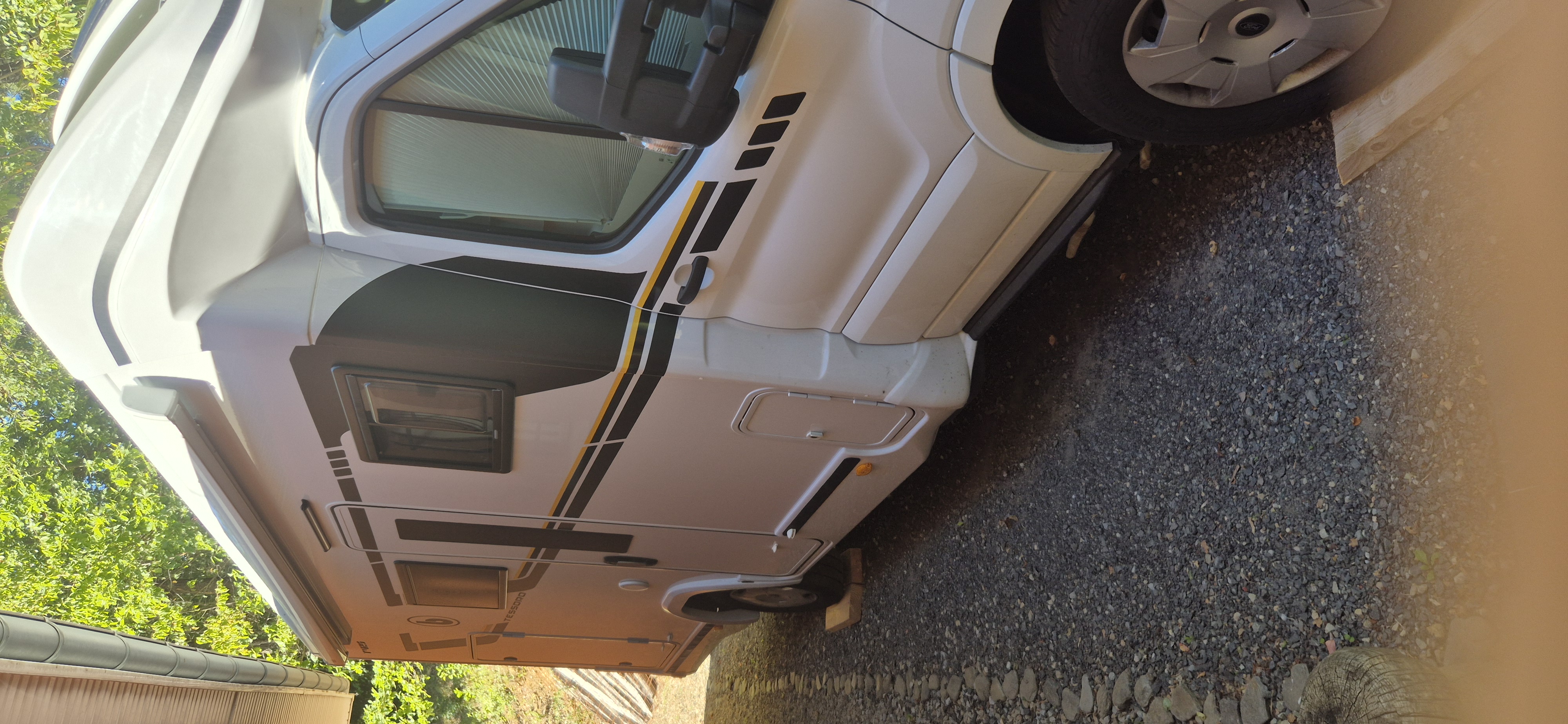camping-car BENIMAR TESSORO 425  extérieur / face avant