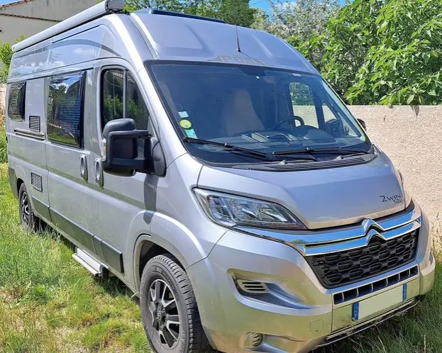 camping-car POSSL 2WIN PLUS   extérieur / face avant