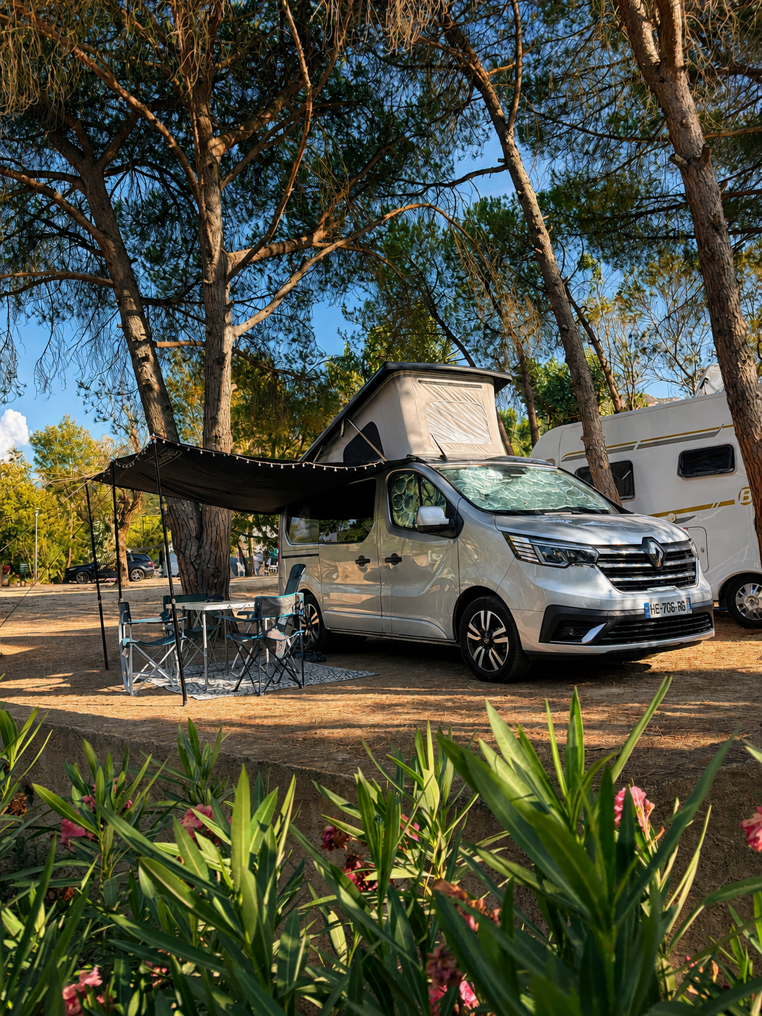 camping-car RENAULT TRAFIC  extérieur / face avant