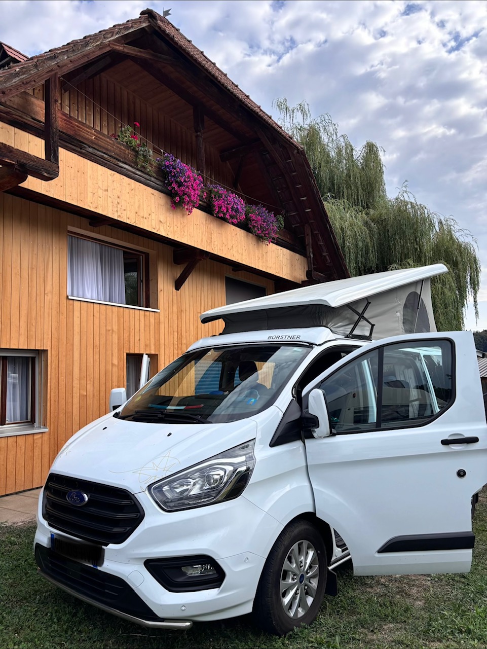 camping-car BURSTNER TRANSIT CUSTOM   extérieur / face avant