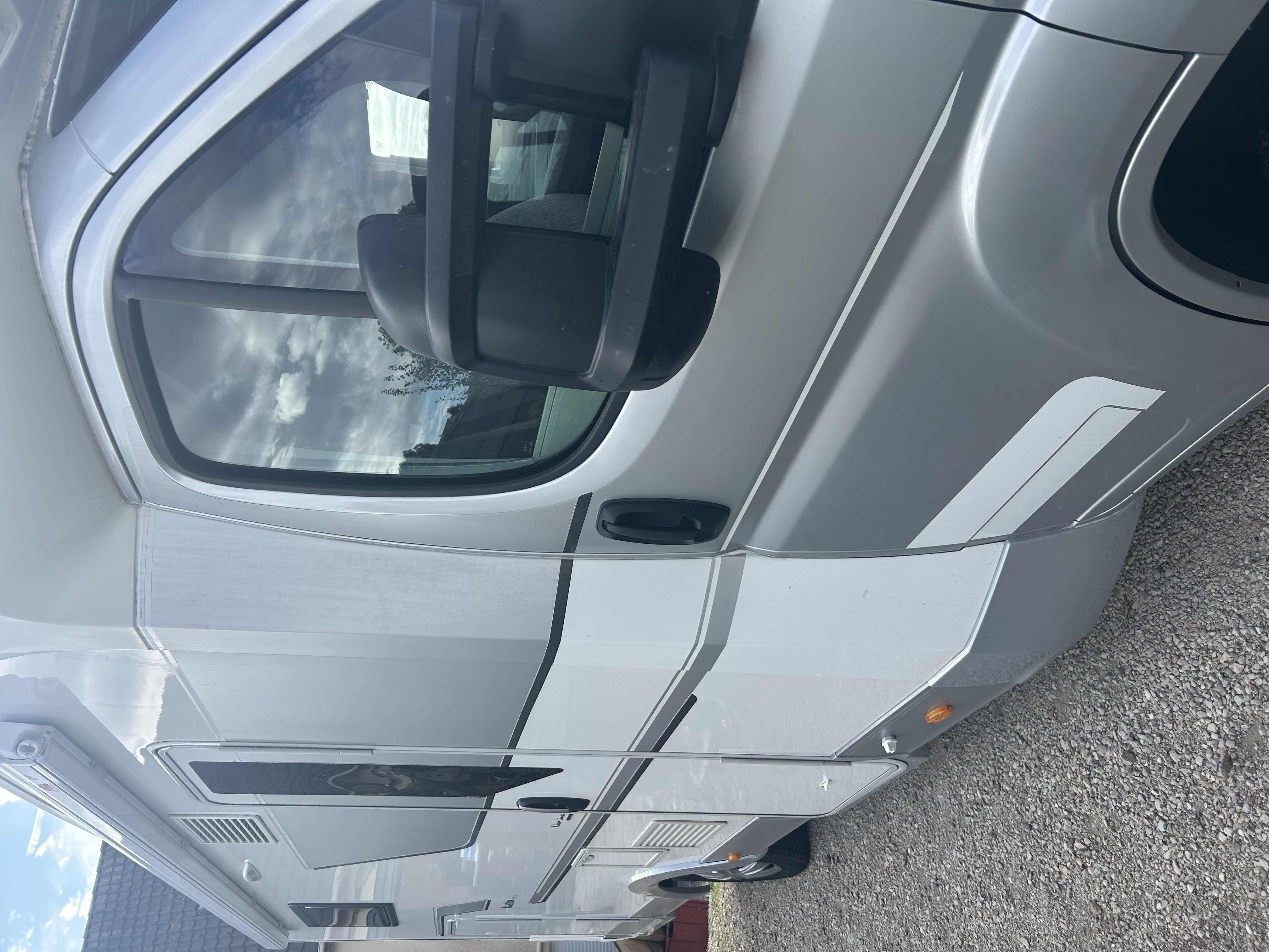 camping-car ADRIA MATRIX 670 SC NEW LINE EDITION  extérieur / latéral gauche