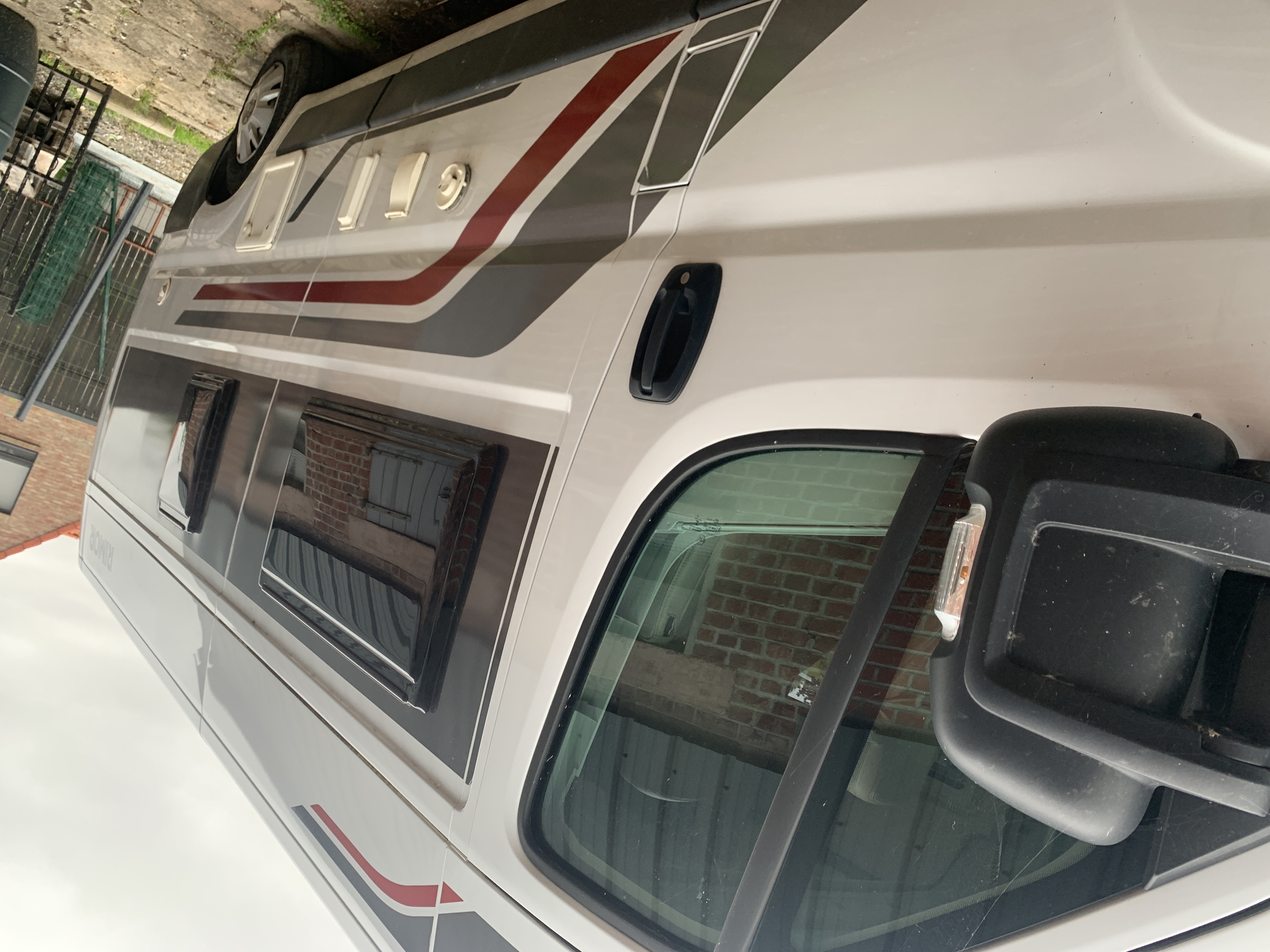 camping-car RIMOR HORUS 38  extérieur / latéral droit