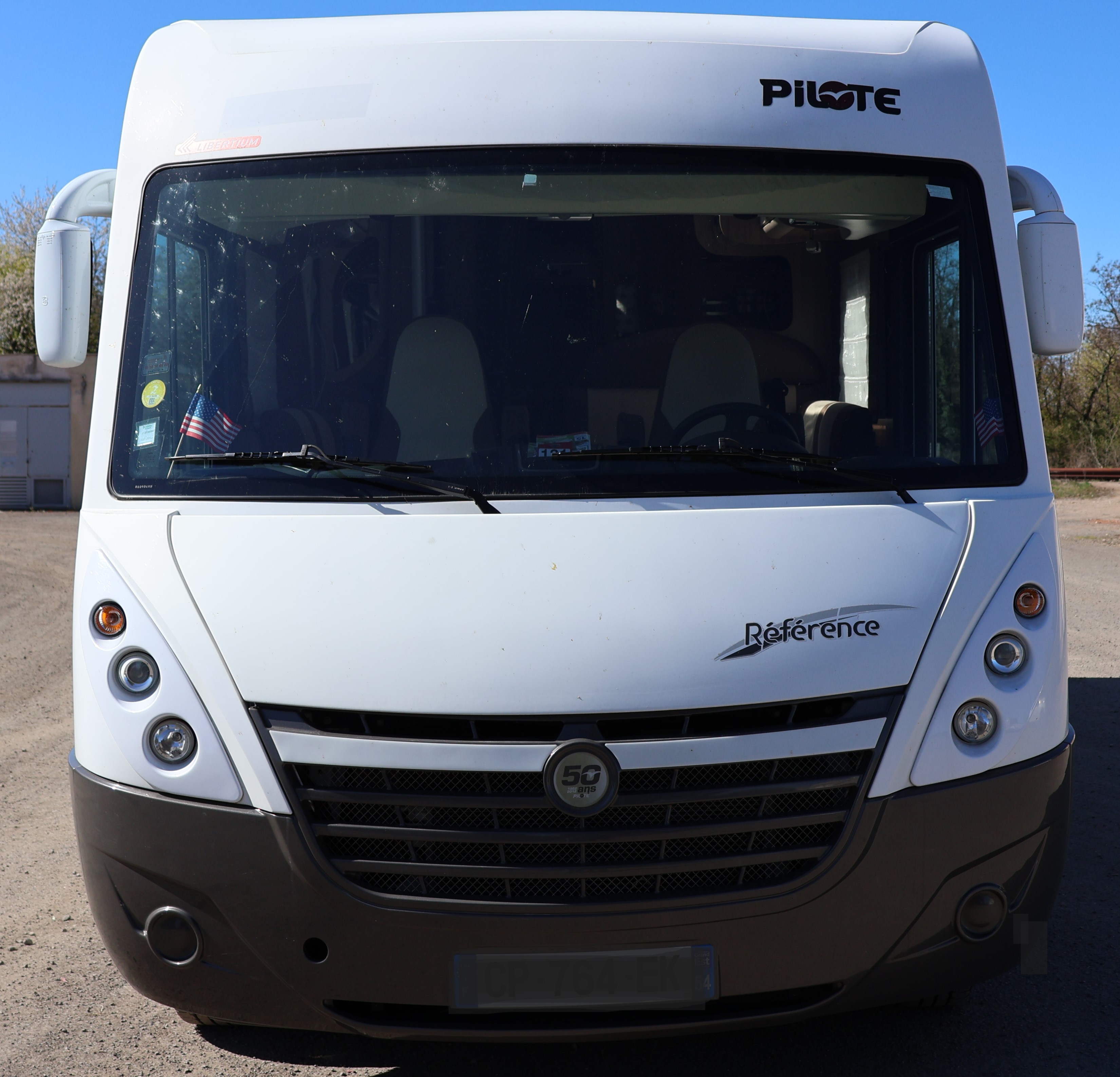 camping-car PILOTE REFERENCE G 740  extérieur / face avant