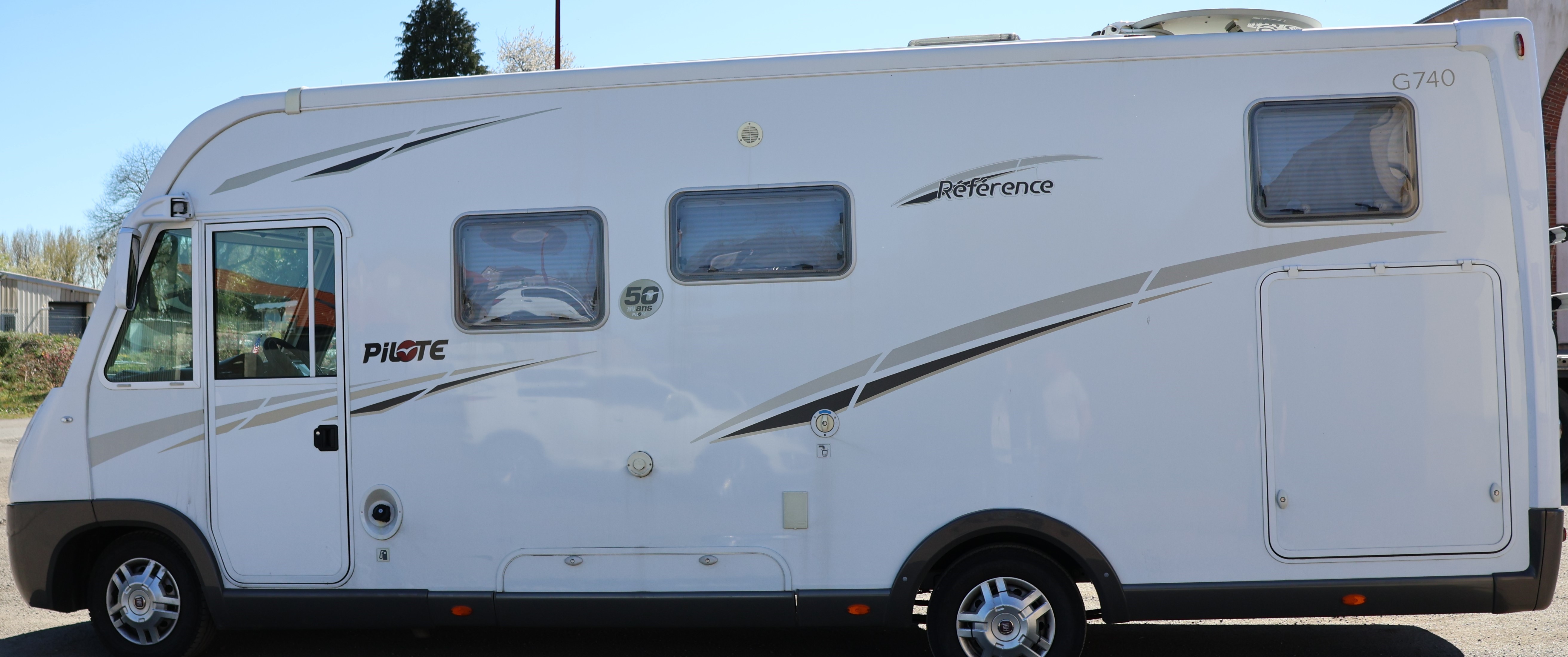camping-car PILOTE REFERENCE G 740  extérieur / latéral gauche