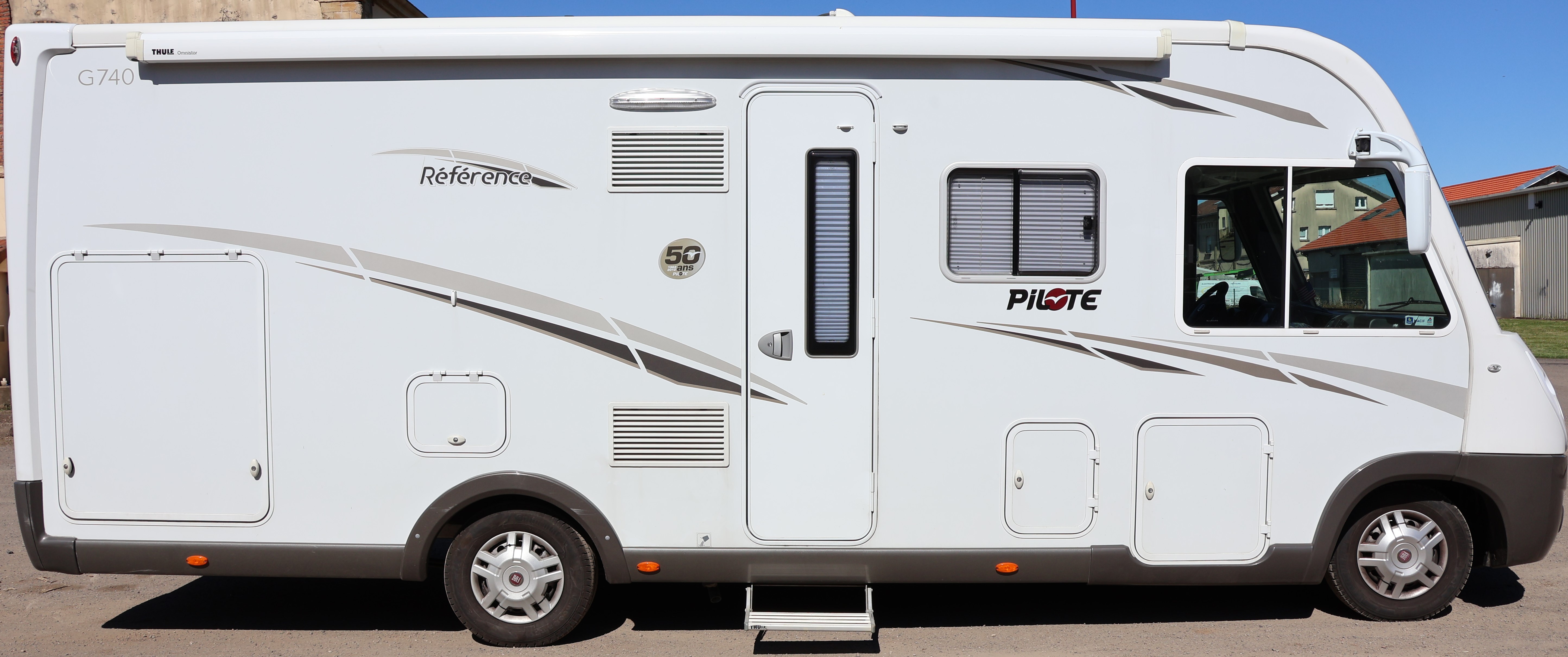 camping-car PILOTE REFERENCE G 740  extérieur / latéral droit