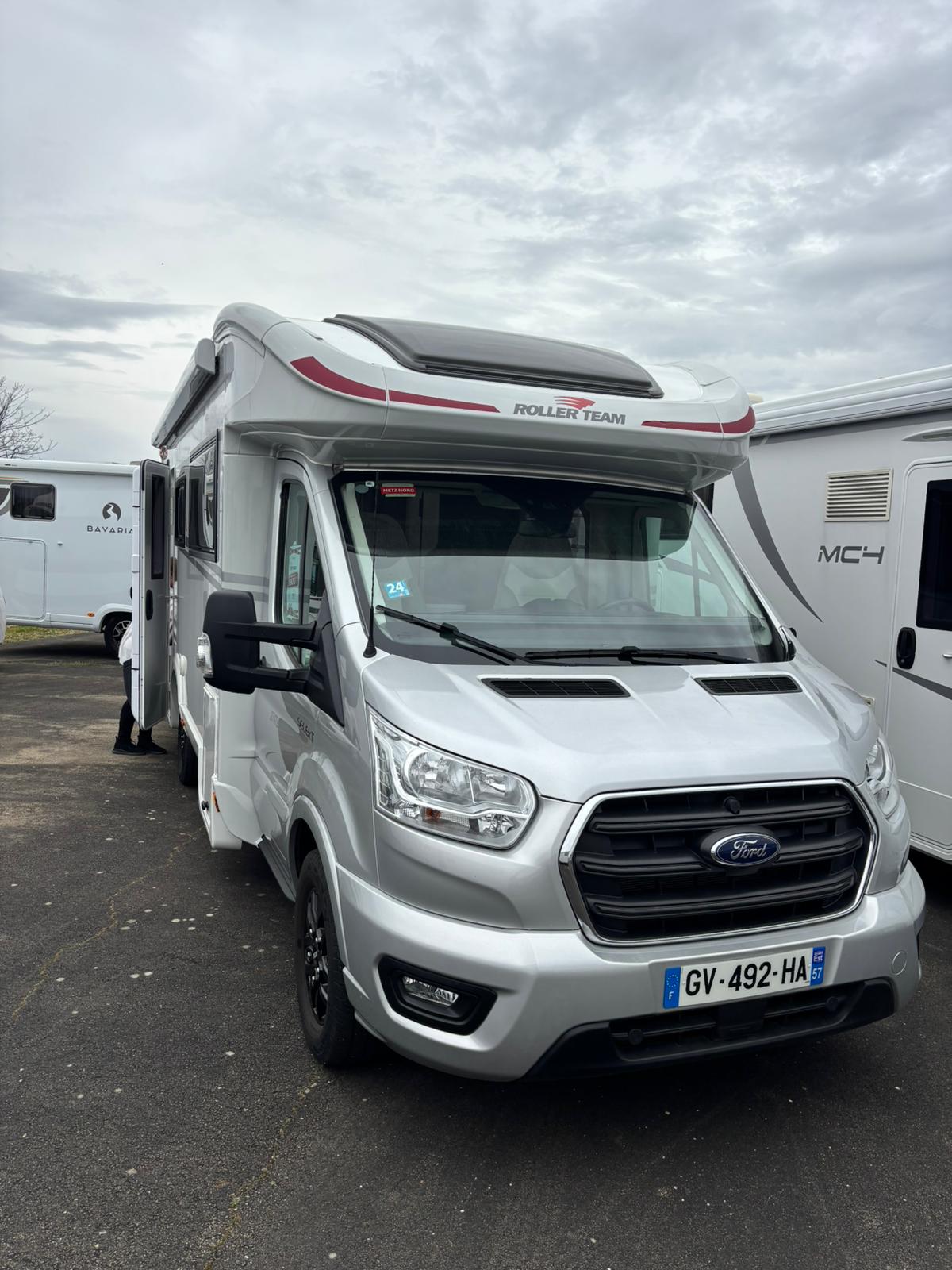 camping-car ROLLER TEAM 274 TL KRONOS  extérieur / face avant