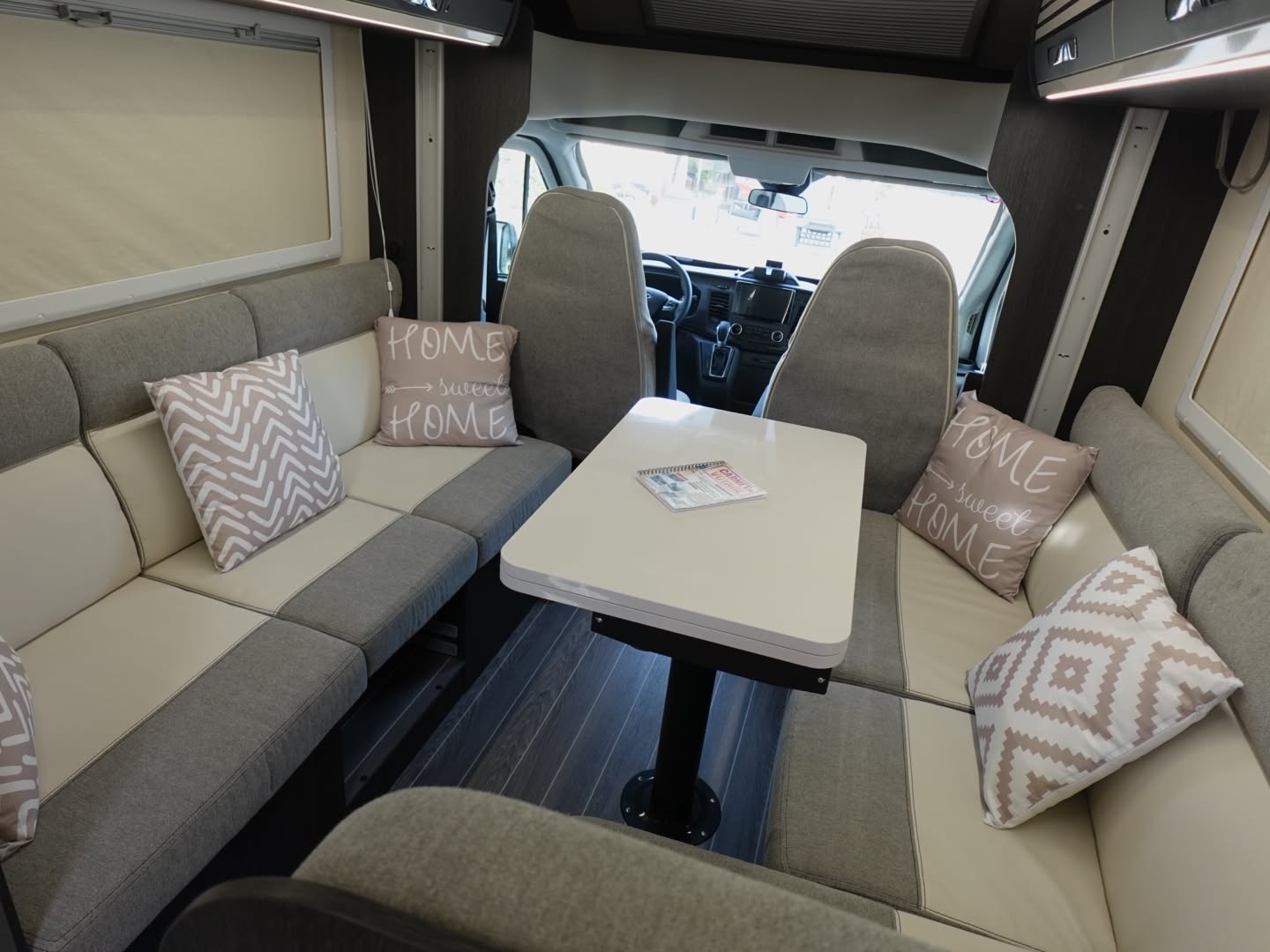 camping-car ROLLER TEAM 274 TL KRONOS  intérieur / coin salon