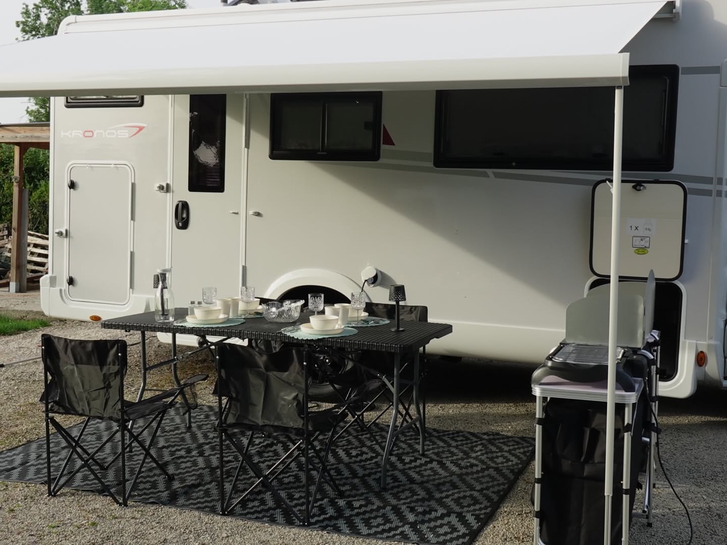 camping-car ROLLER TEAM 274 TL KRONOS  extérieur / latéral droit