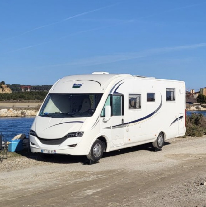 camping-car MC LOUIS NEVIS 872   extérieur / face avant