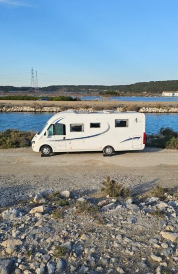 camping-car MC LOUIS NEVIS 872   extérieur / latéral gauche