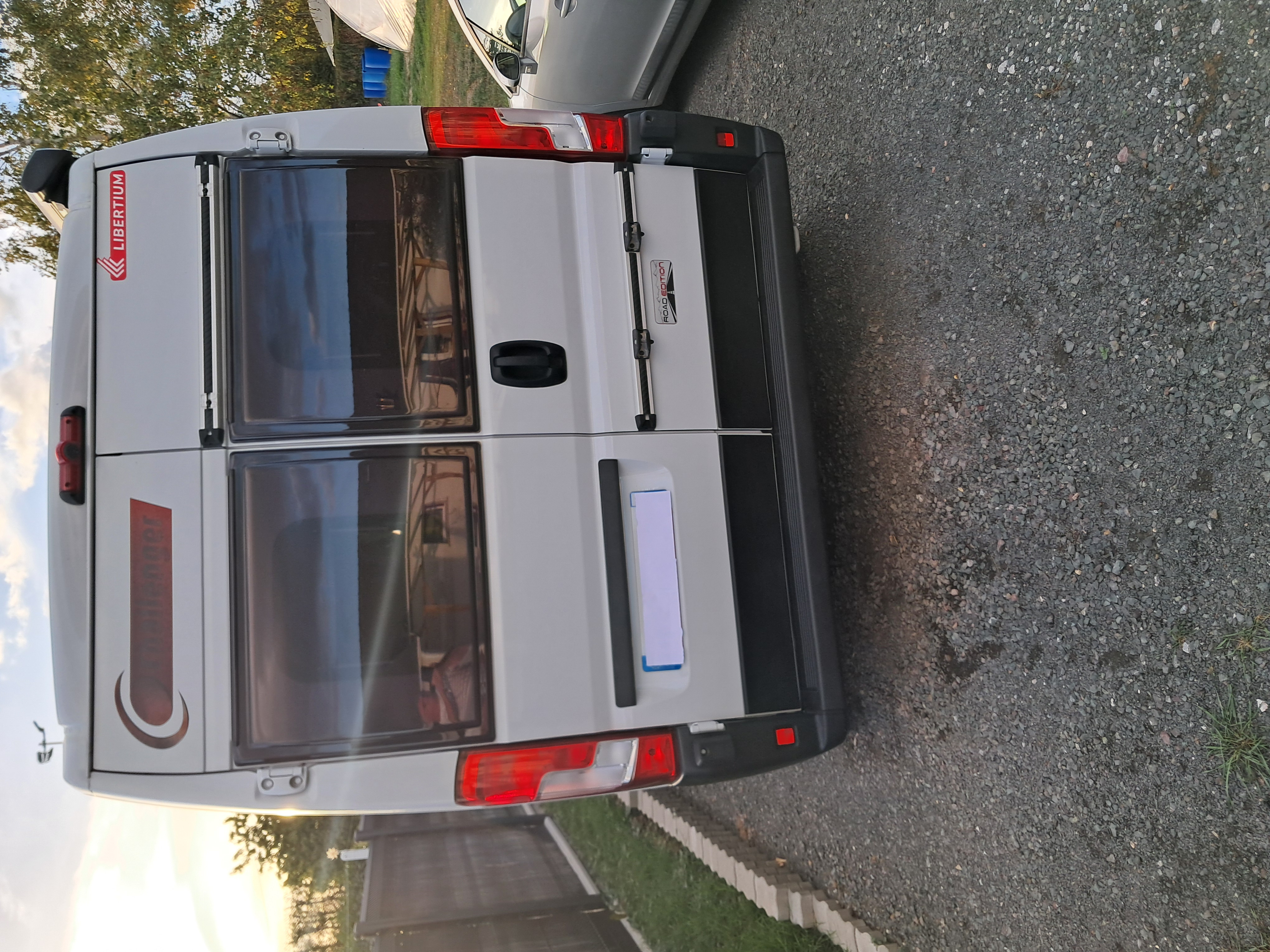 camping-car CHALLENGER V114   extérieur / arrière