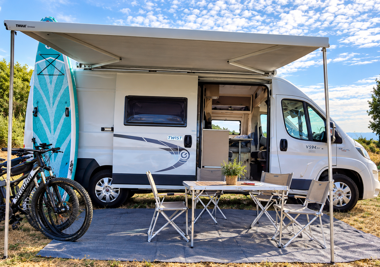 camping-car CHAUSSON TWIST  extérieur / latéral droit