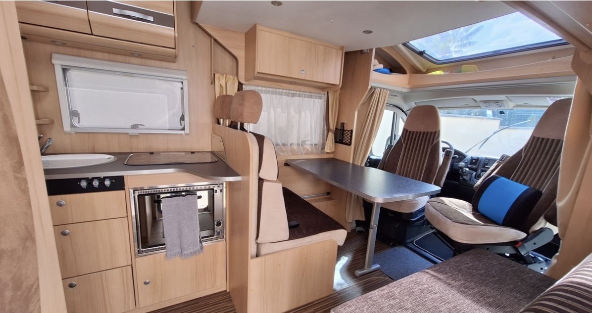 camping-car CAPRON T SUNLIGHT  intérieur / coin salon