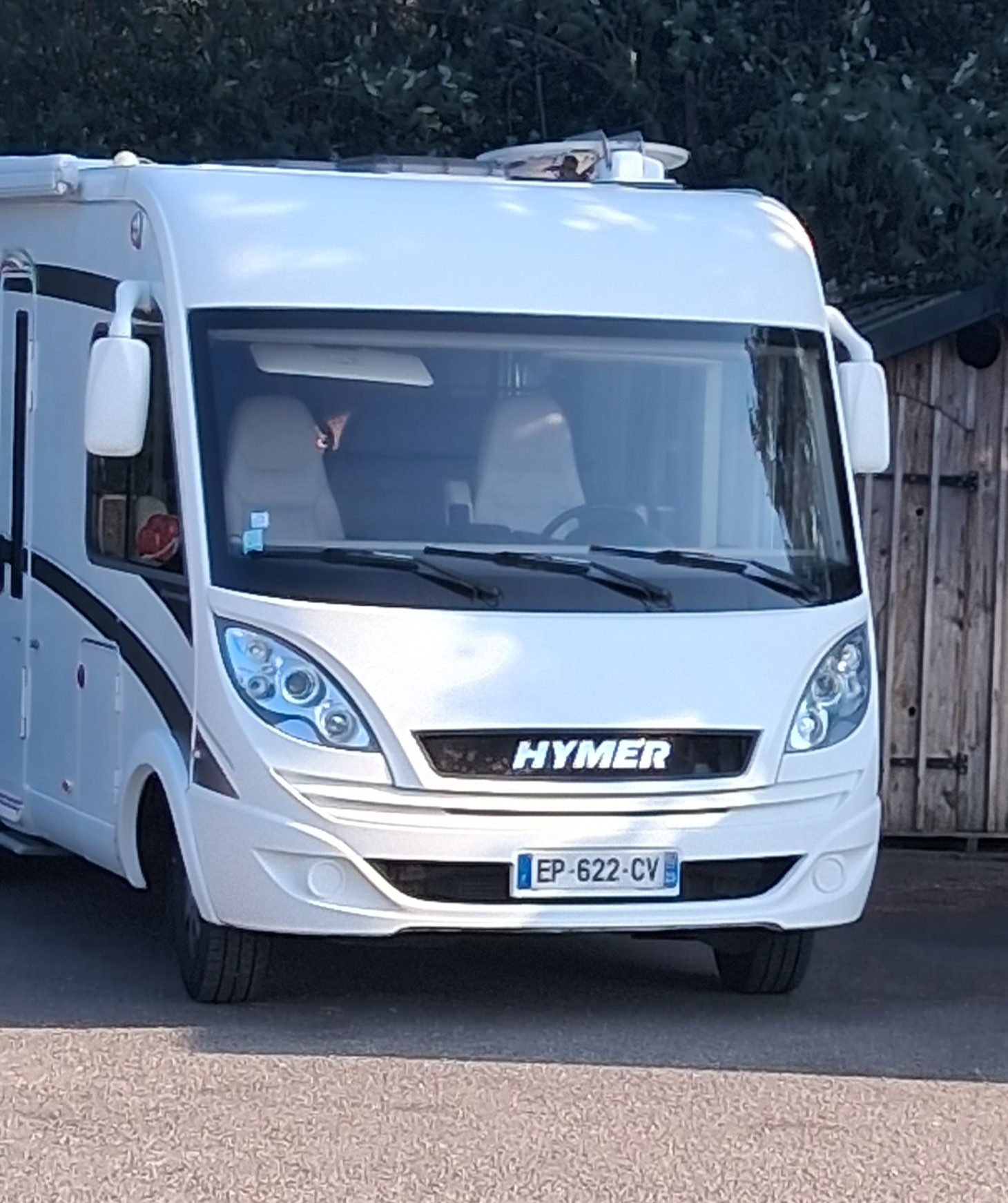 camping-car HYMER B698  extérieur / latéral gauche