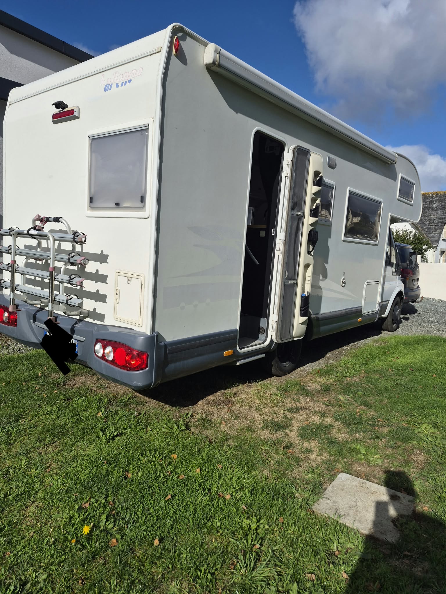 camping-car CHALLENGER MAGEO  extérieur / latéral droit