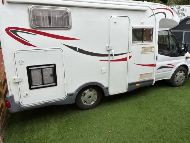 camping-car CHAUSSON FLASH 04  extérieur / face avant