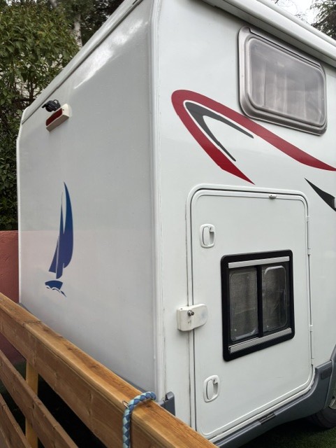 camping-car CHAUSSON FLASH 04  extérieur / arrière