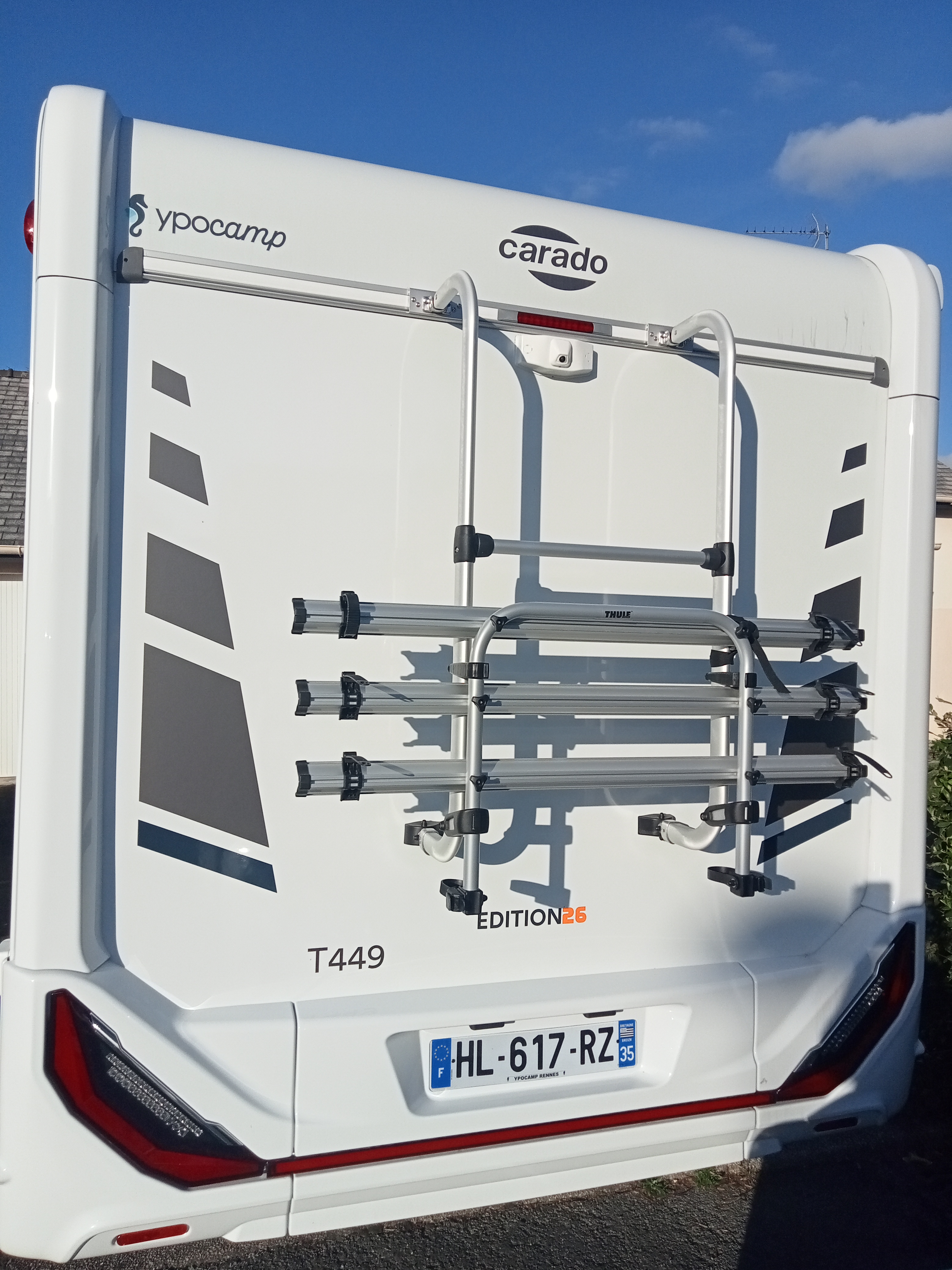 camping-car CARADO T 449  extérieur / arrière