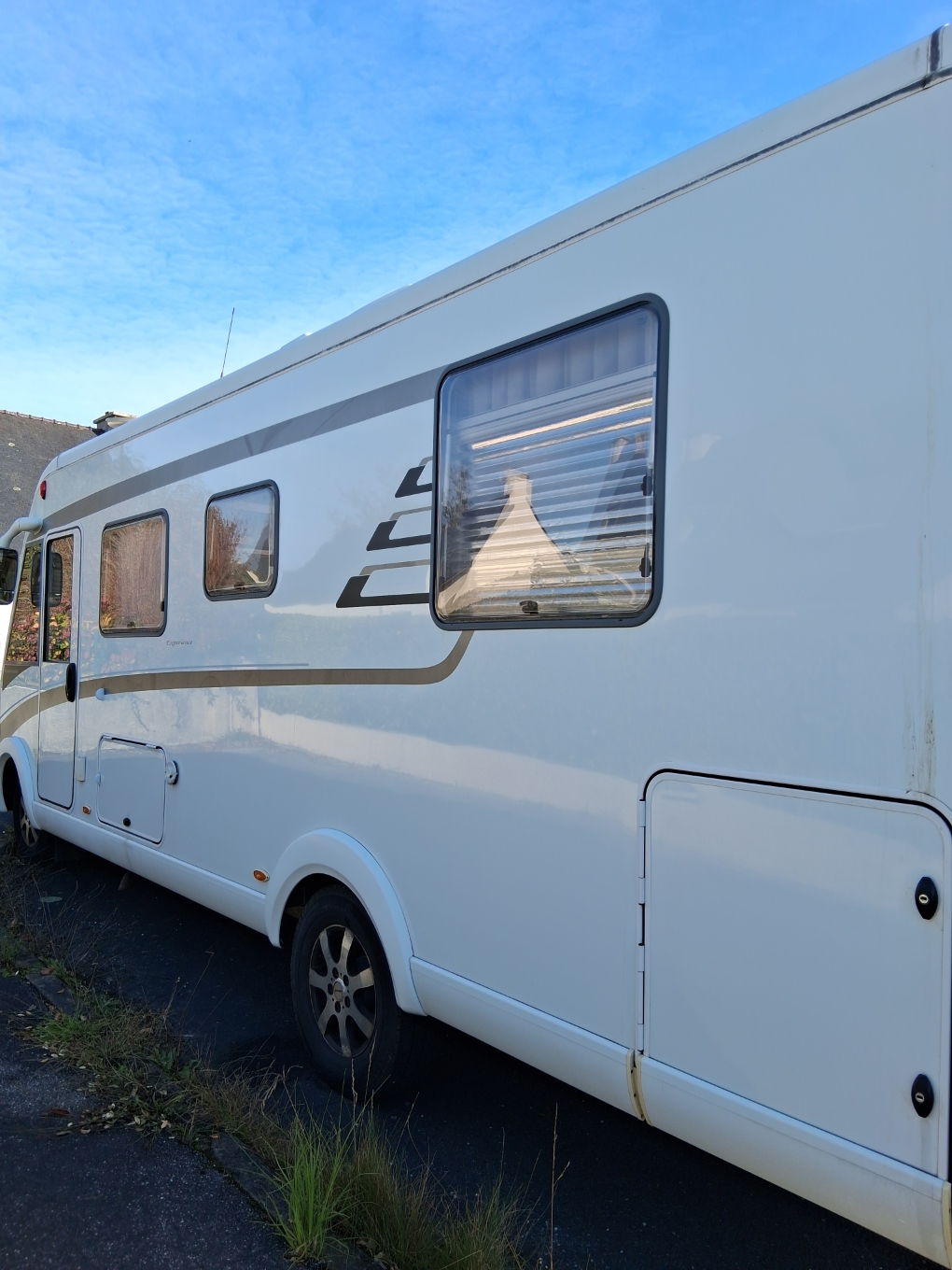 camping-car HYMER B698  extérieur / latéral gauche