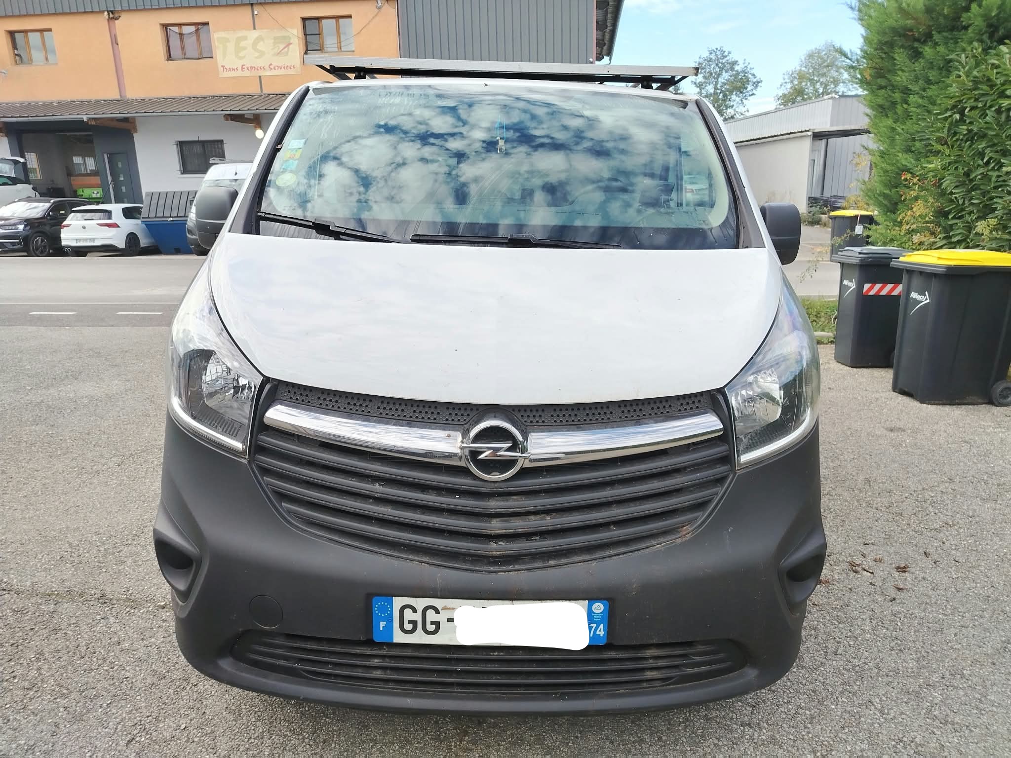 camping-car OPEL VIVARO  extérieur / face avant