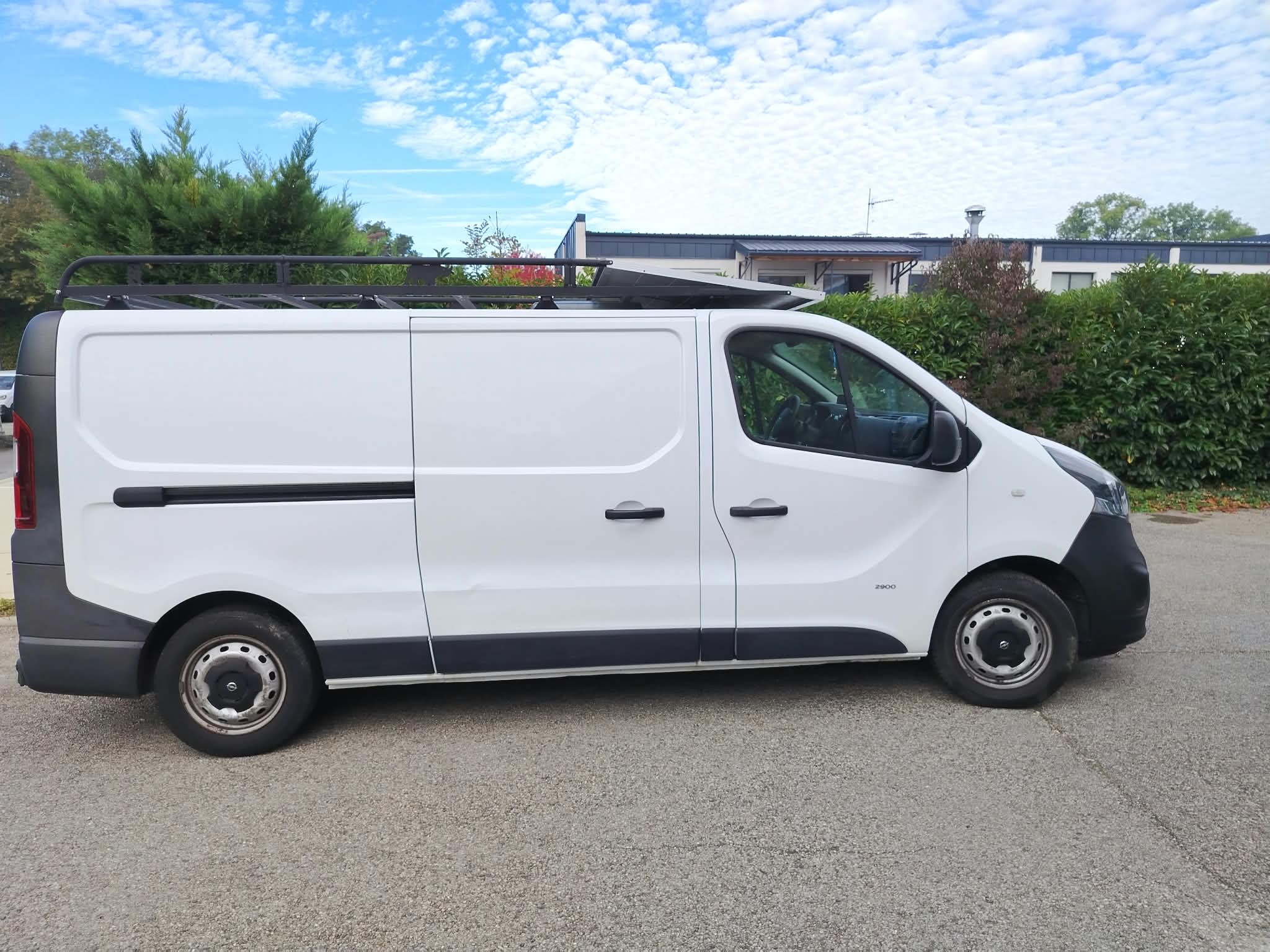 camping-car OPEL VIVARO  extérieur / latéral droit