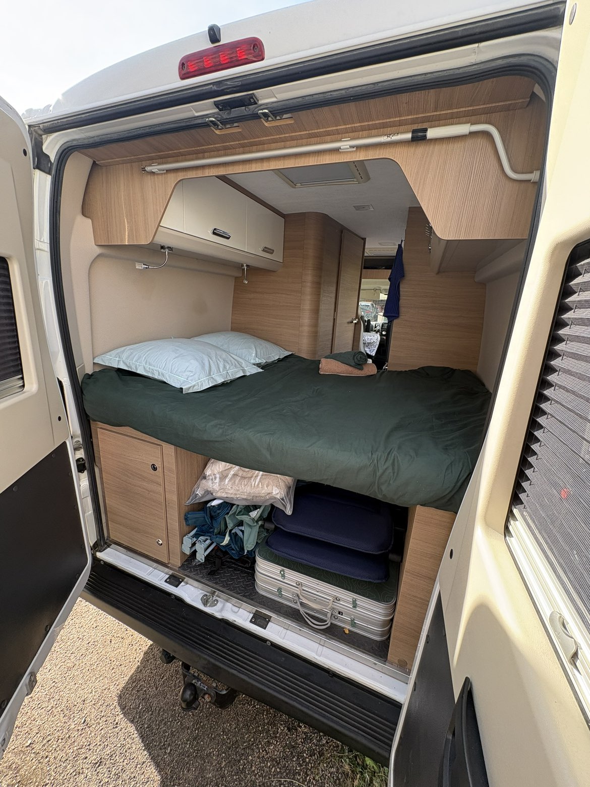 camping-car MC LOUIS MENFYS   extérieur / arrière