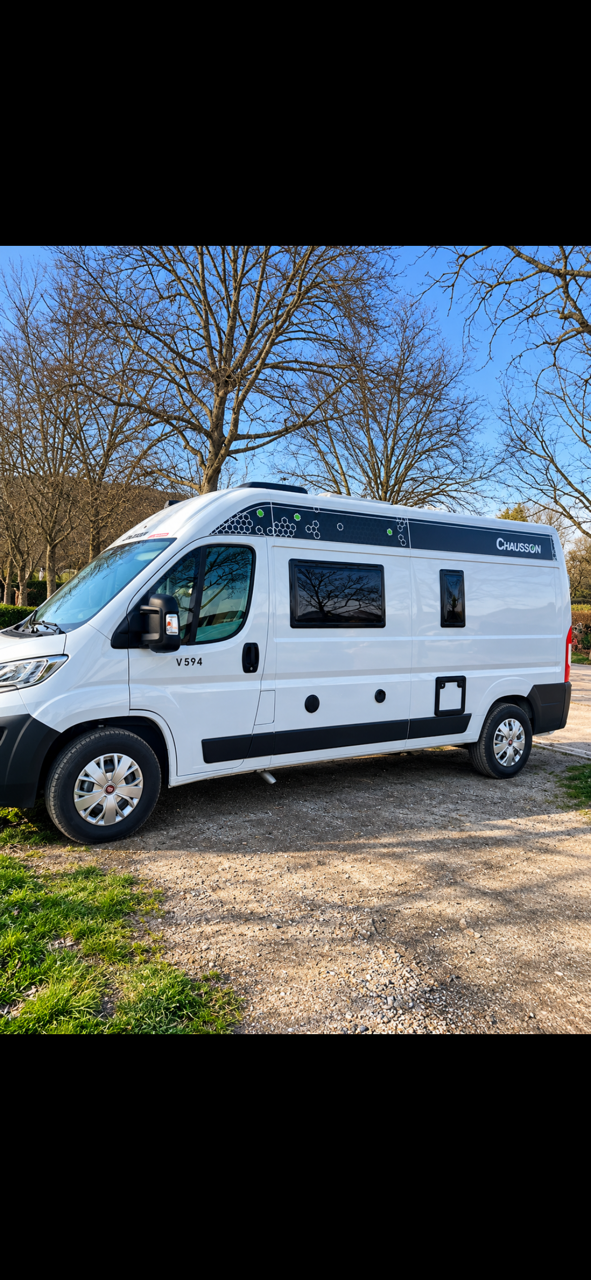 camping-car CHAUSSON V594 FIRST LINE  extérieur / latéral gauche