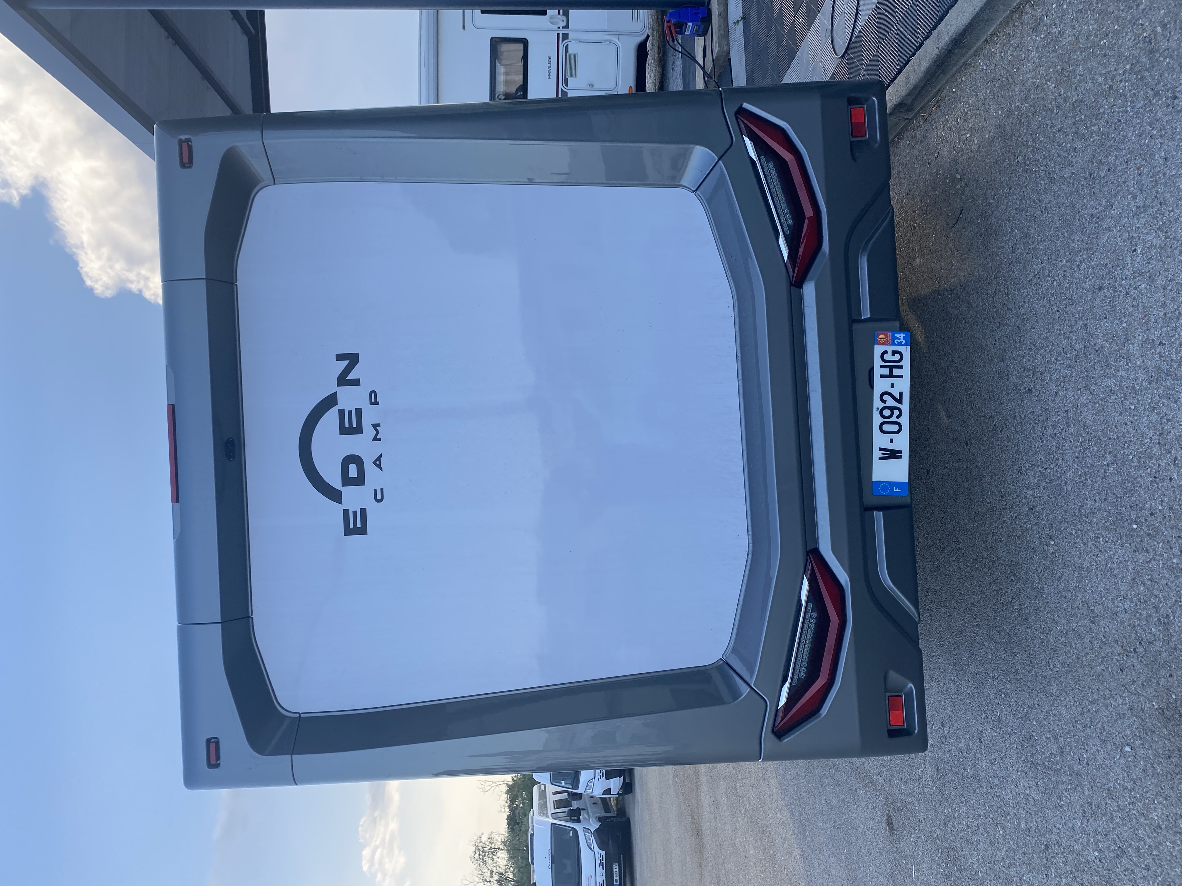 camping-car EDEN CAMP C699LC  extérieur / arrière