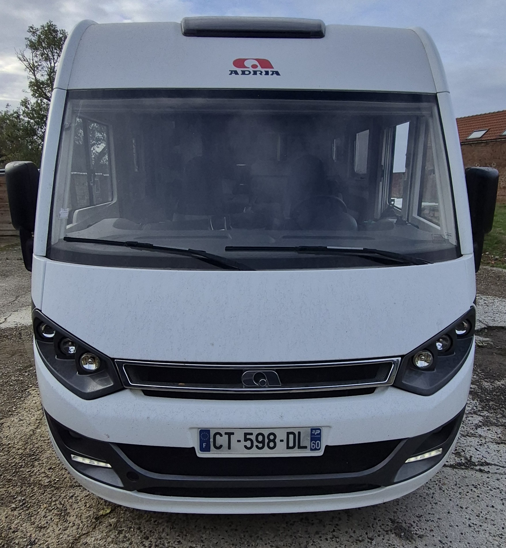 camping-car ADRIA SONIC   extérieur / face avant