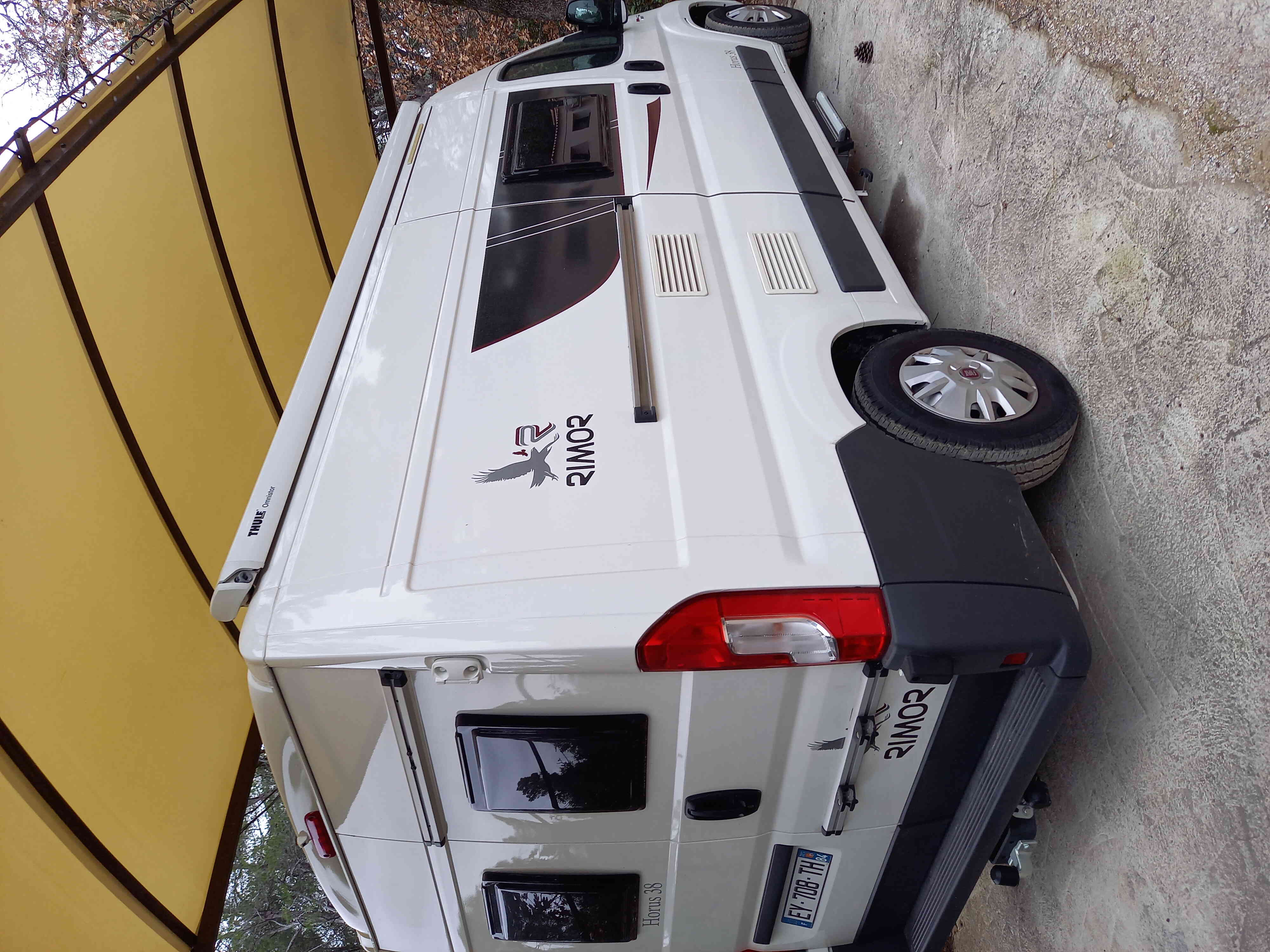 camping-car RIMOR   extérieur / latéral 