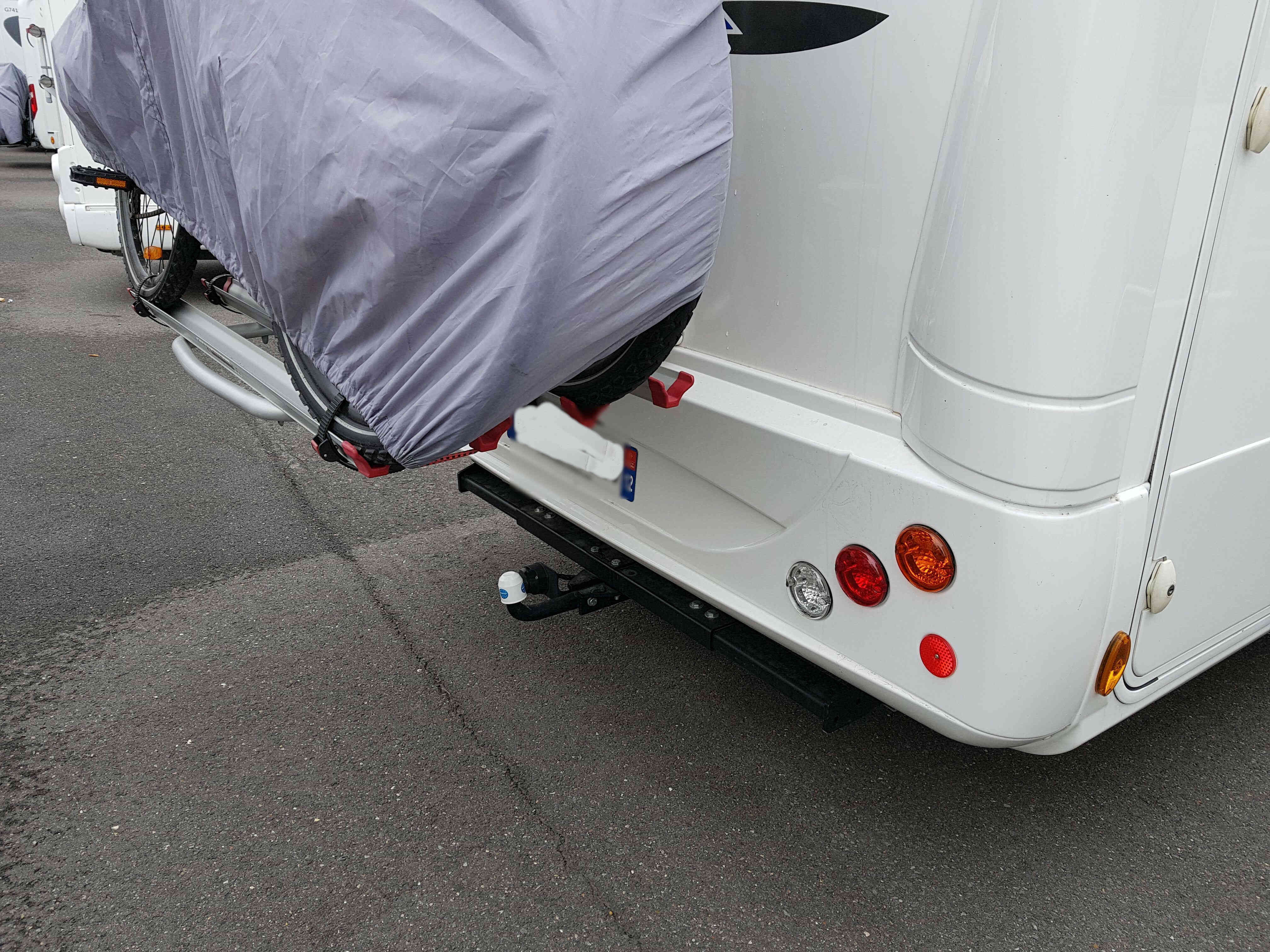 camping-car PLASY HP74  extérieur / arrière