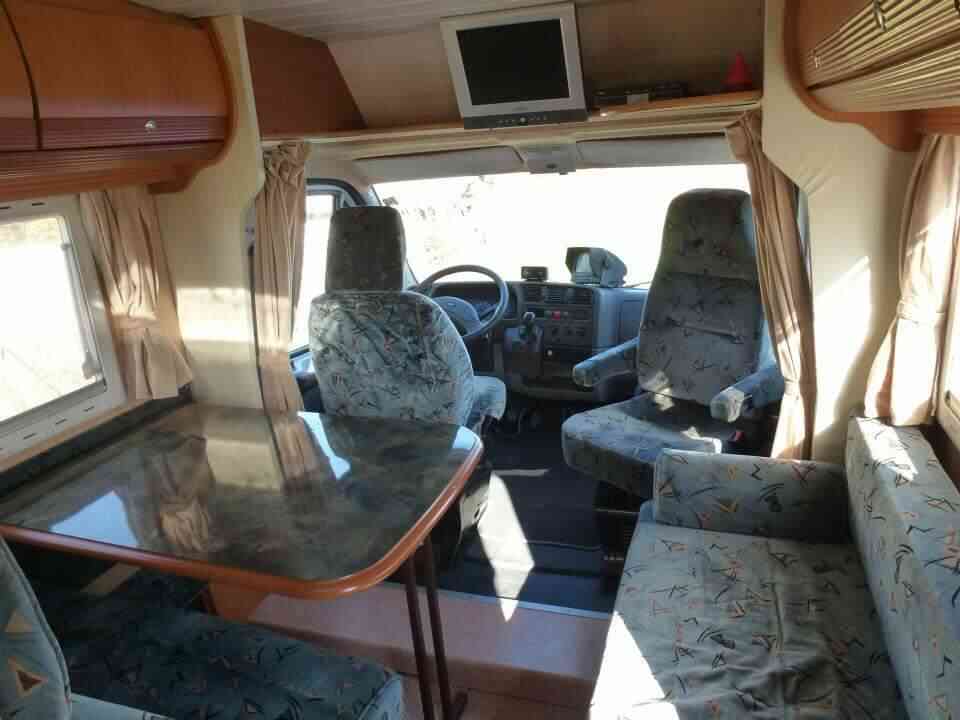 camping-car PILOTE PACIFIC 690  intérieur / coin salon