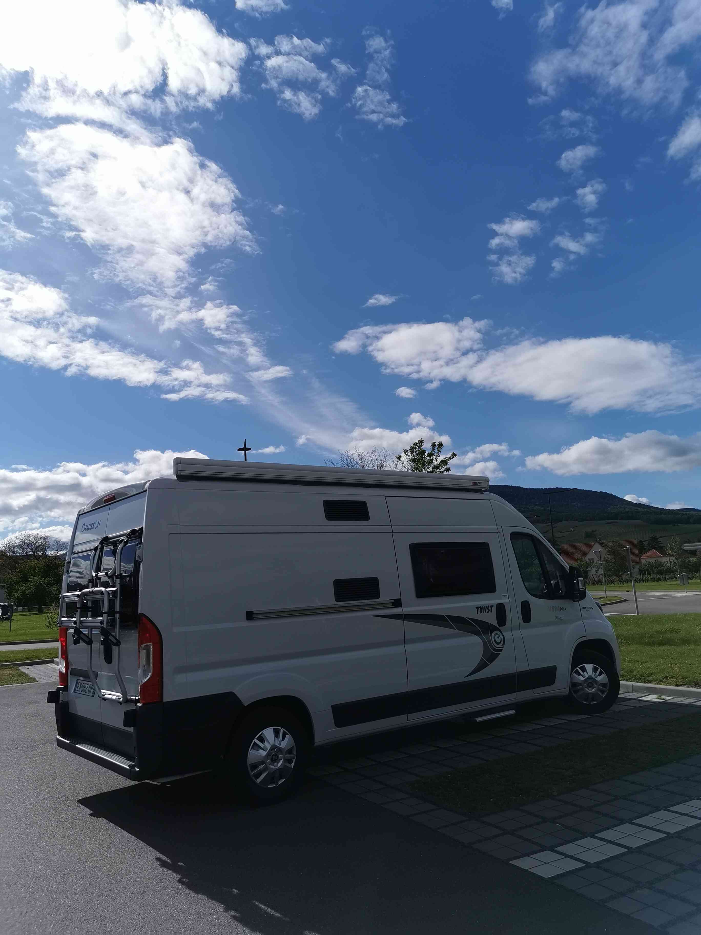 camping-car CHAUSSON TWIST V594 MAX  extérieur / latéral droit