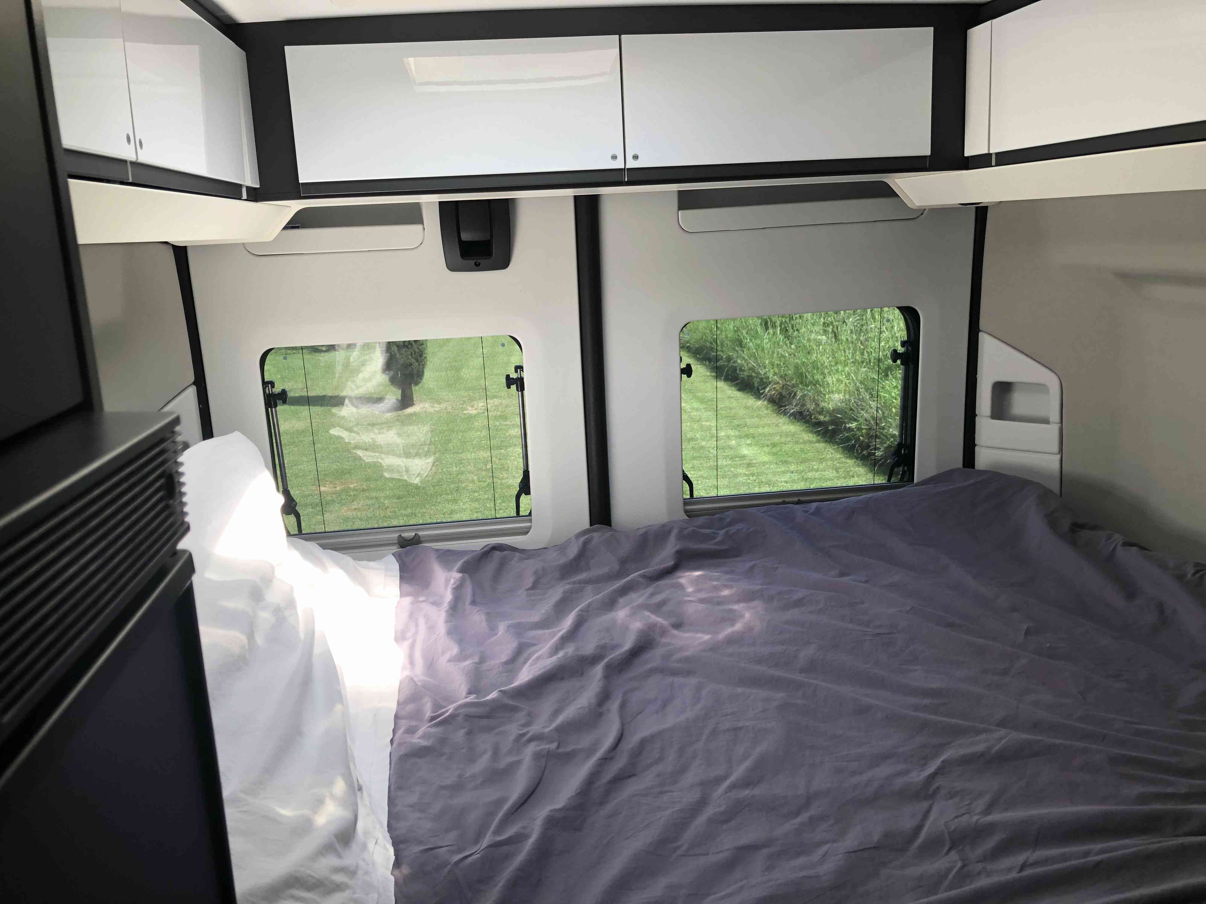 camping-car ELIOS 59T  intérieur / couchage principal