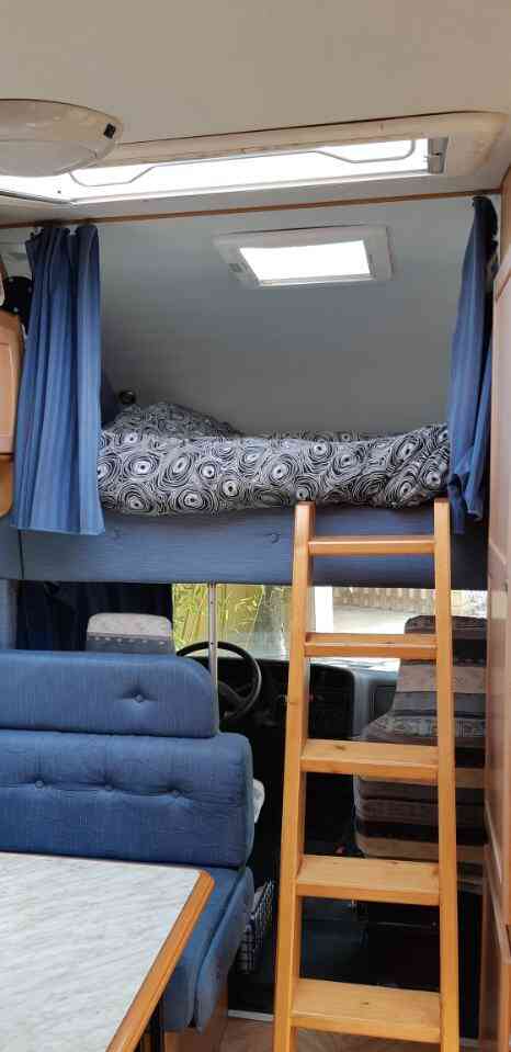 camping-car  MC LOUIS 431  intérieur / couchage principal