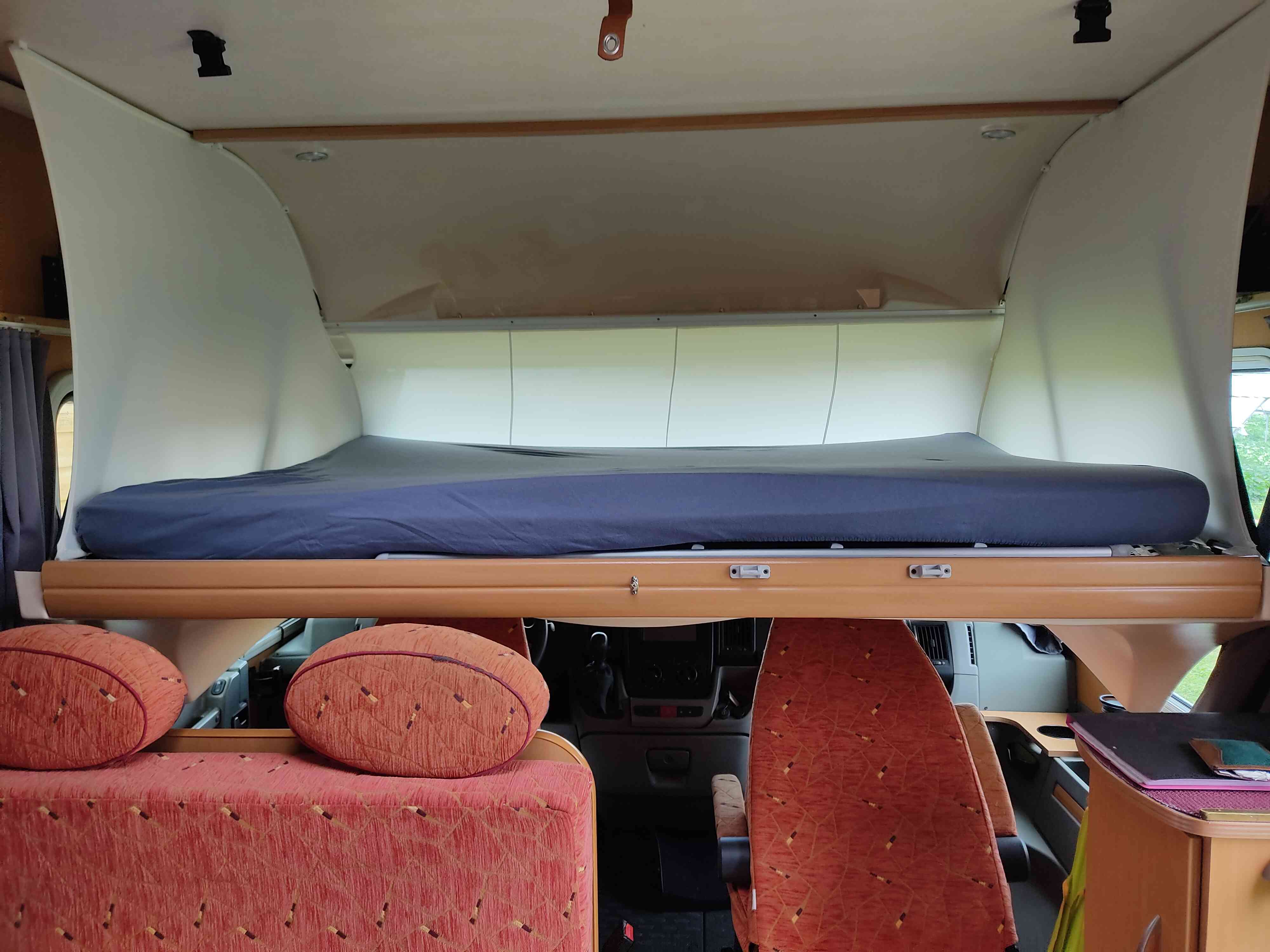 camping-car MOOVEO I 716  intérieur / couchage principal