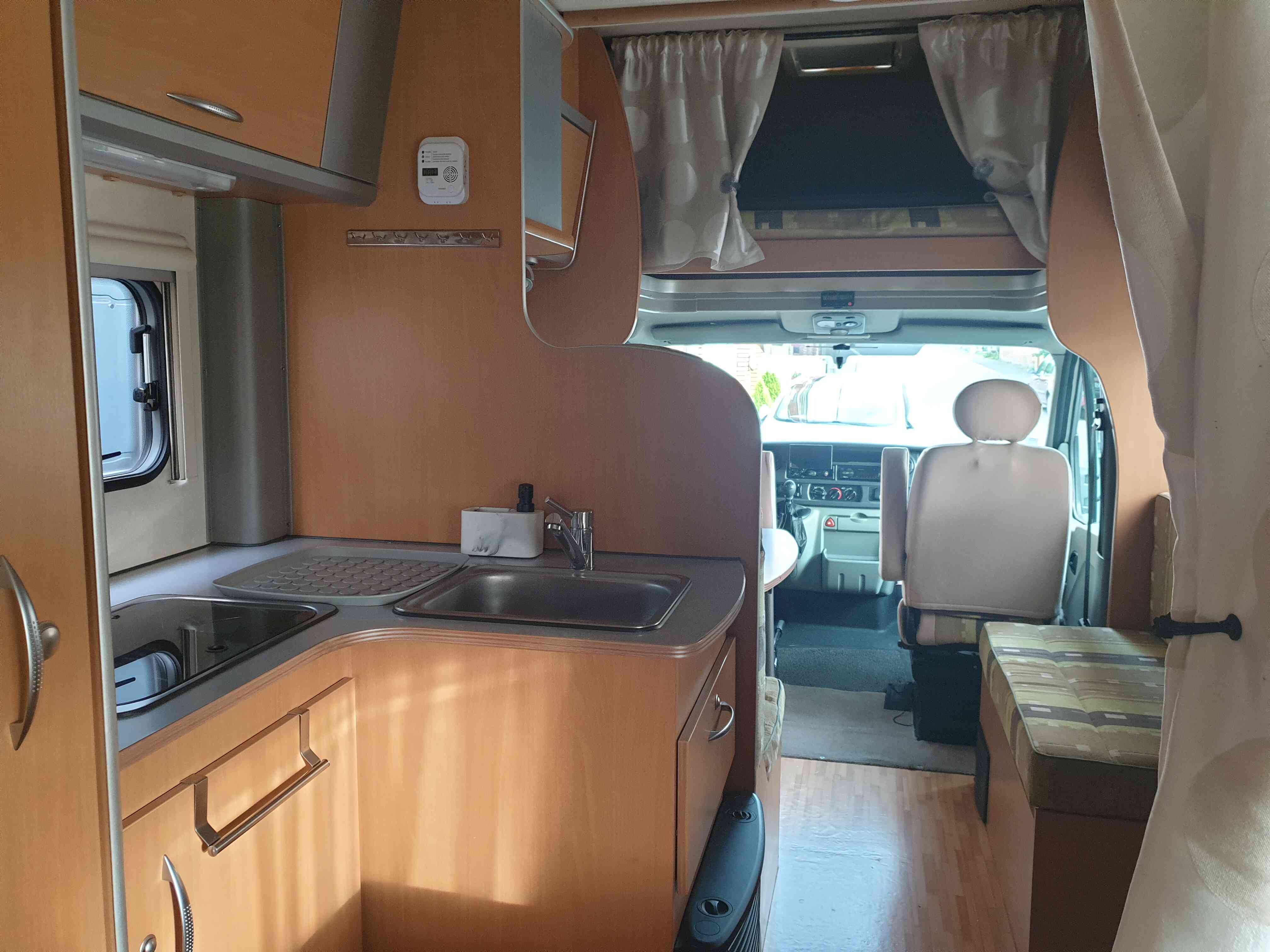 camping-car MOOVEO  intérieur  / coin cuisine