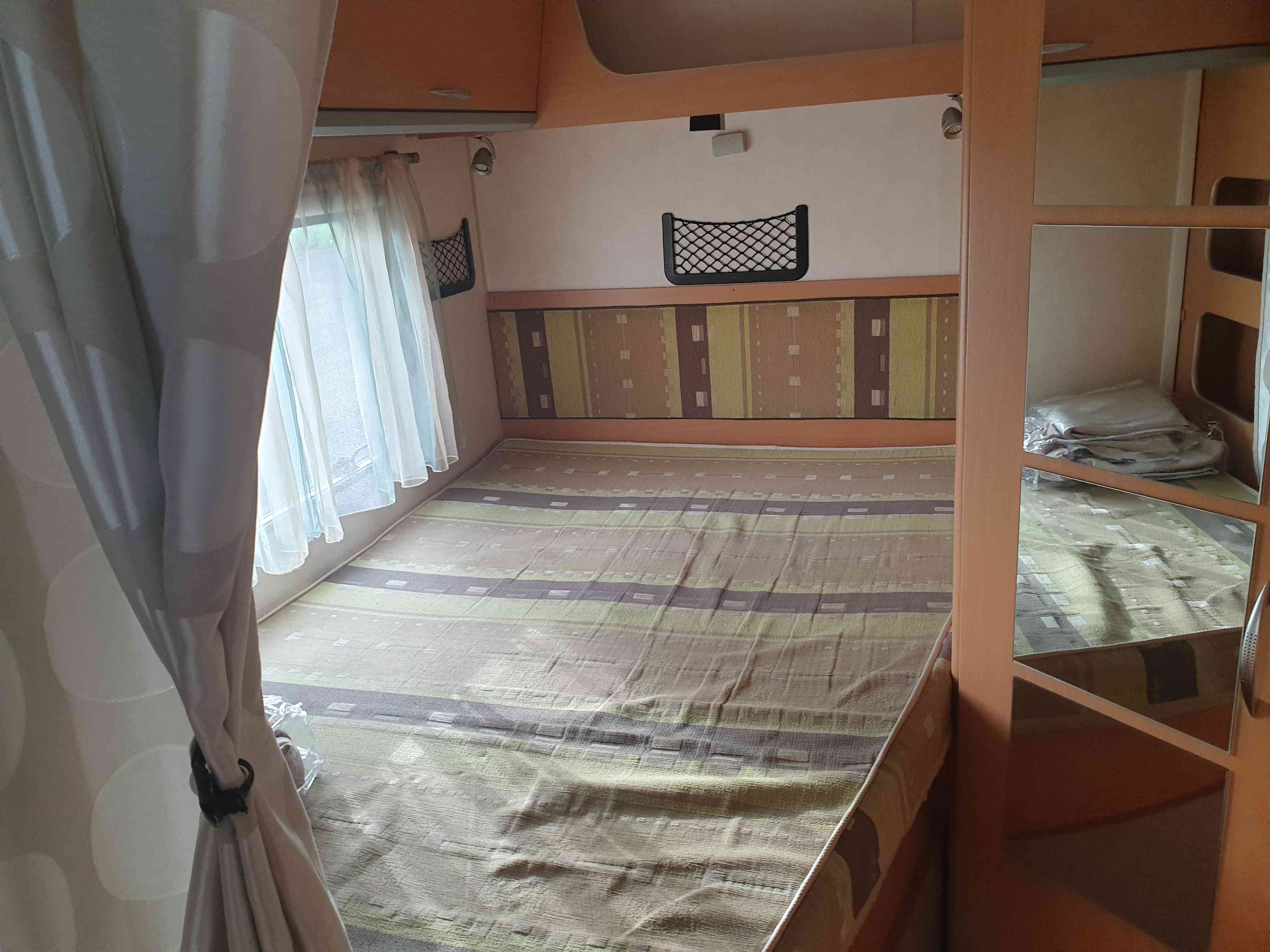 camping-car MOOVEO  intérieur / couchage principal