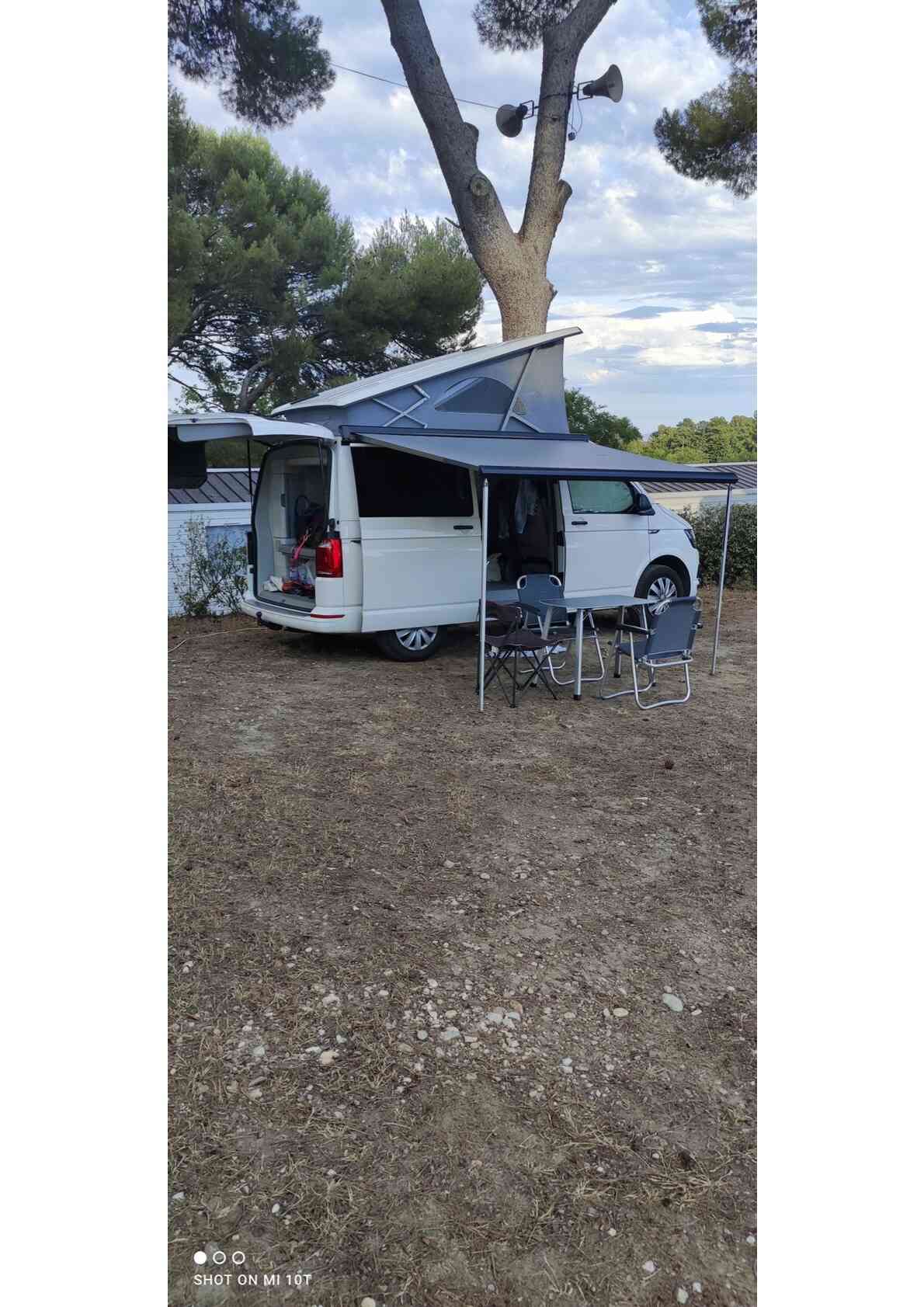 camping-car CALIFORNIA COAST T6  extérieur / latéral droit