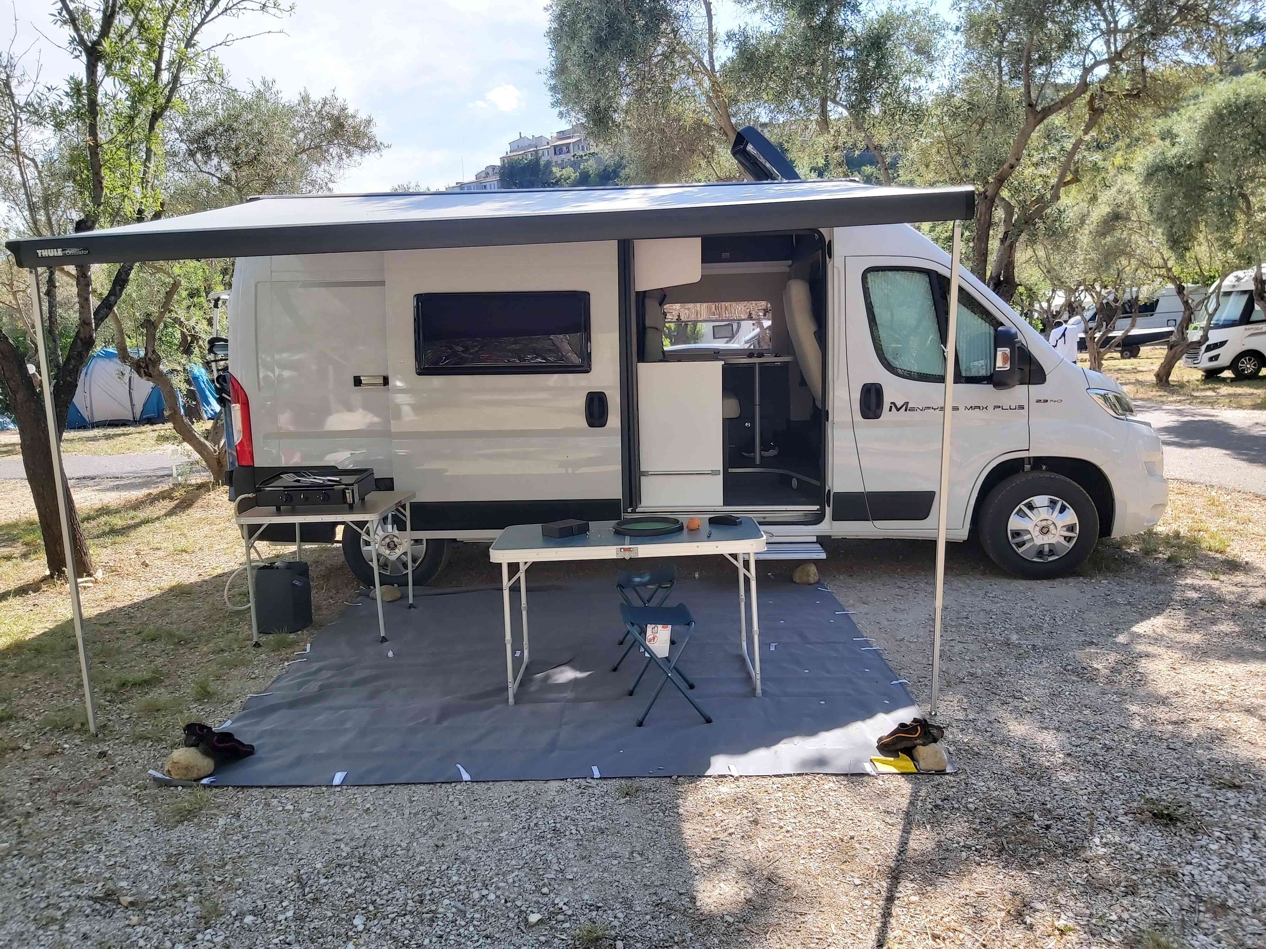 camping-car MC LOUIS MENFYS 3 MAX PLUS  extérieur / latéral gauche