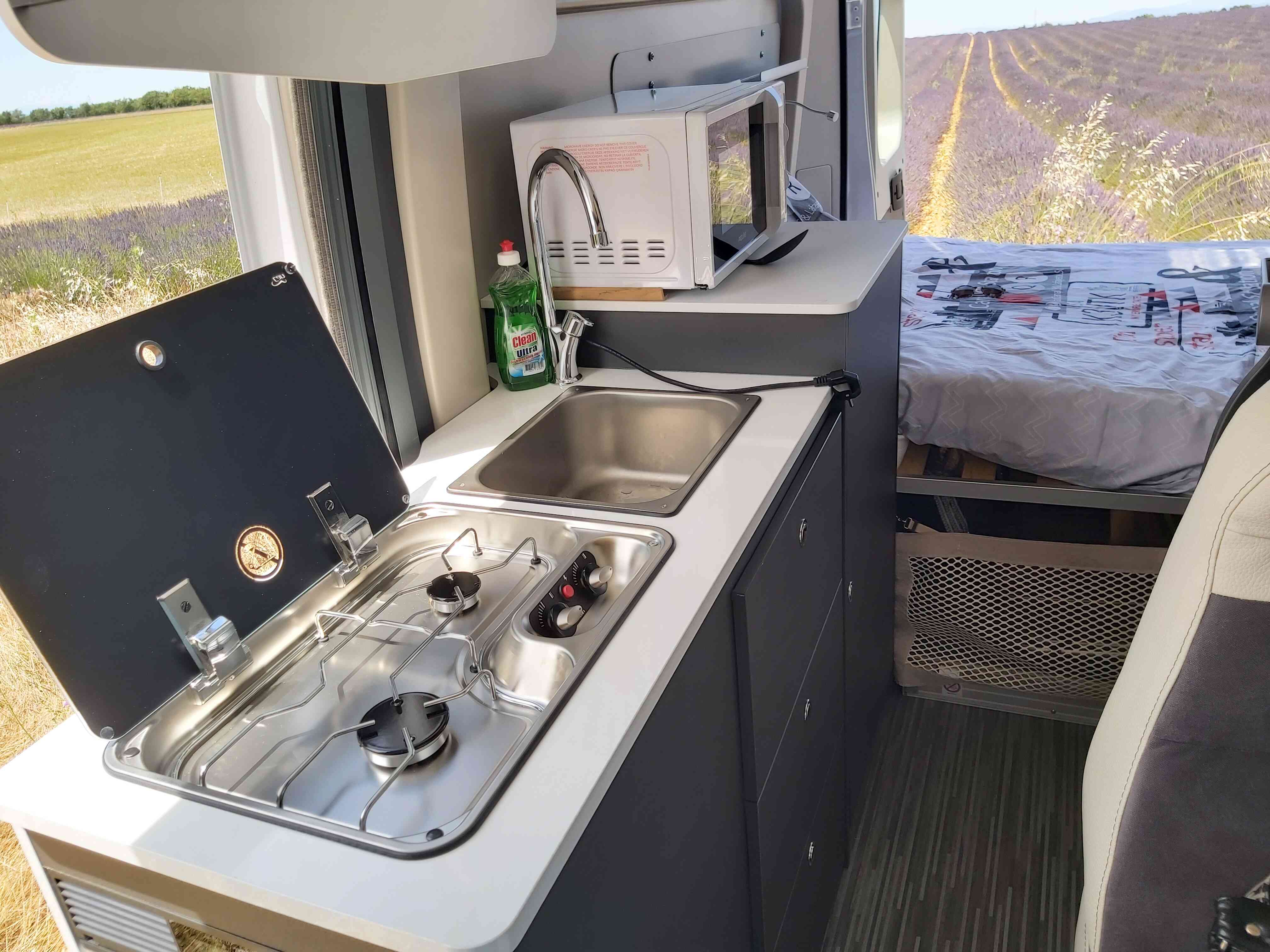 camping-car MC LOUIS MENFYS 3 MAX PLUS  intérieur / salle de bain  et wc