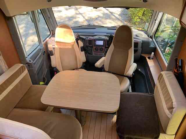camping-car PILOTE REFERENCE G740  intérieur / coin salon