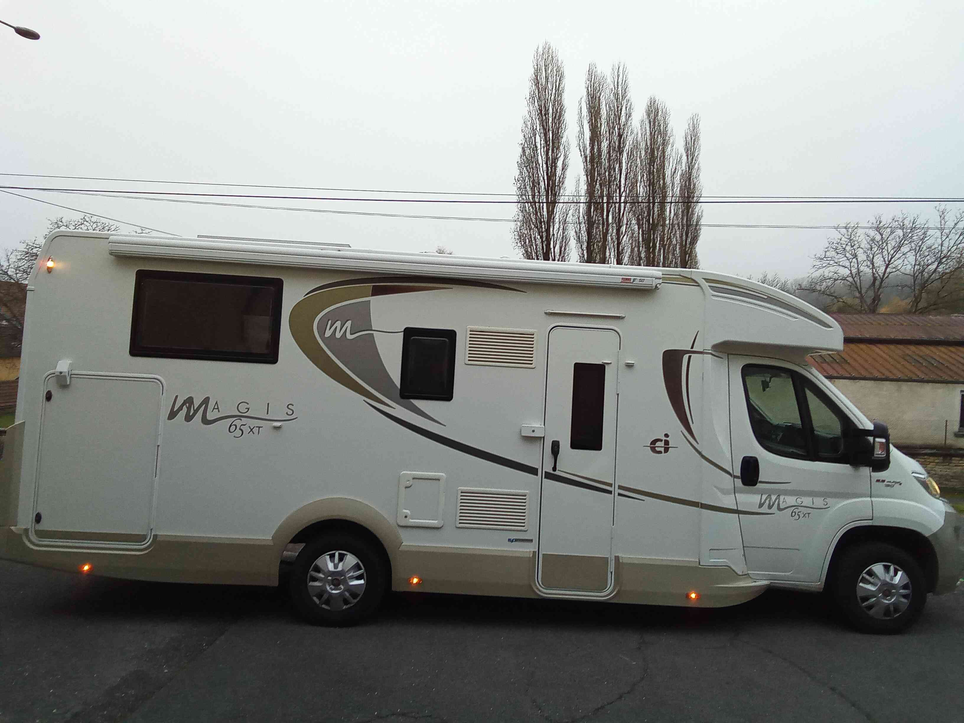 camping-car Ci MAGIS 65 XT  extérieur / latéral droit