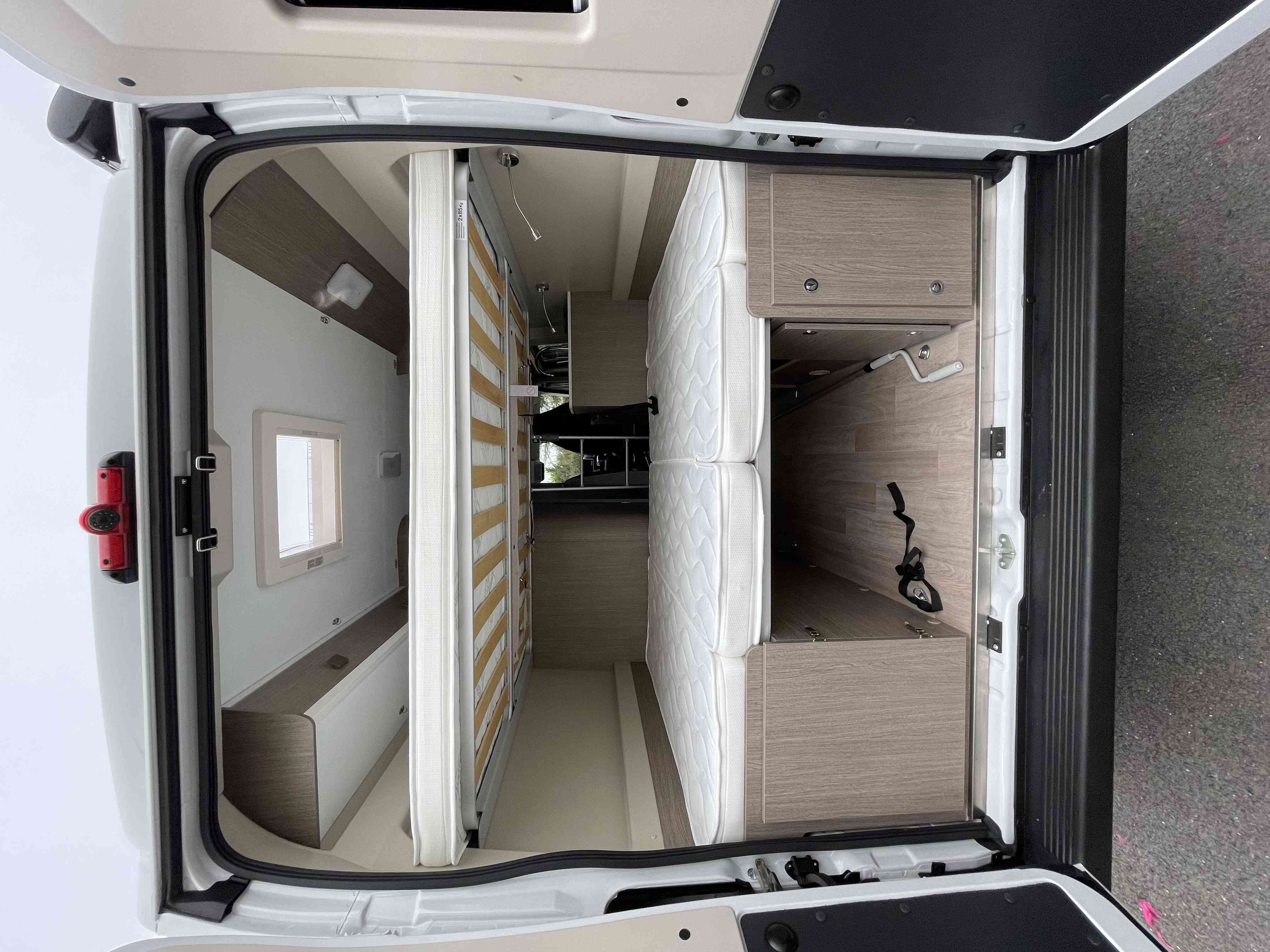 camping-car CHALLENGER V 114 MAX START  intérieur / couchage principal