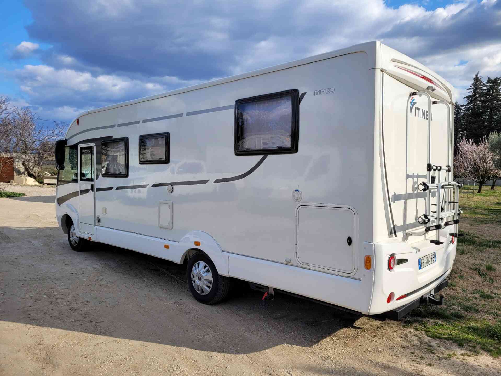 camping-car ITINEO MC 740  extérieur / latéral droit