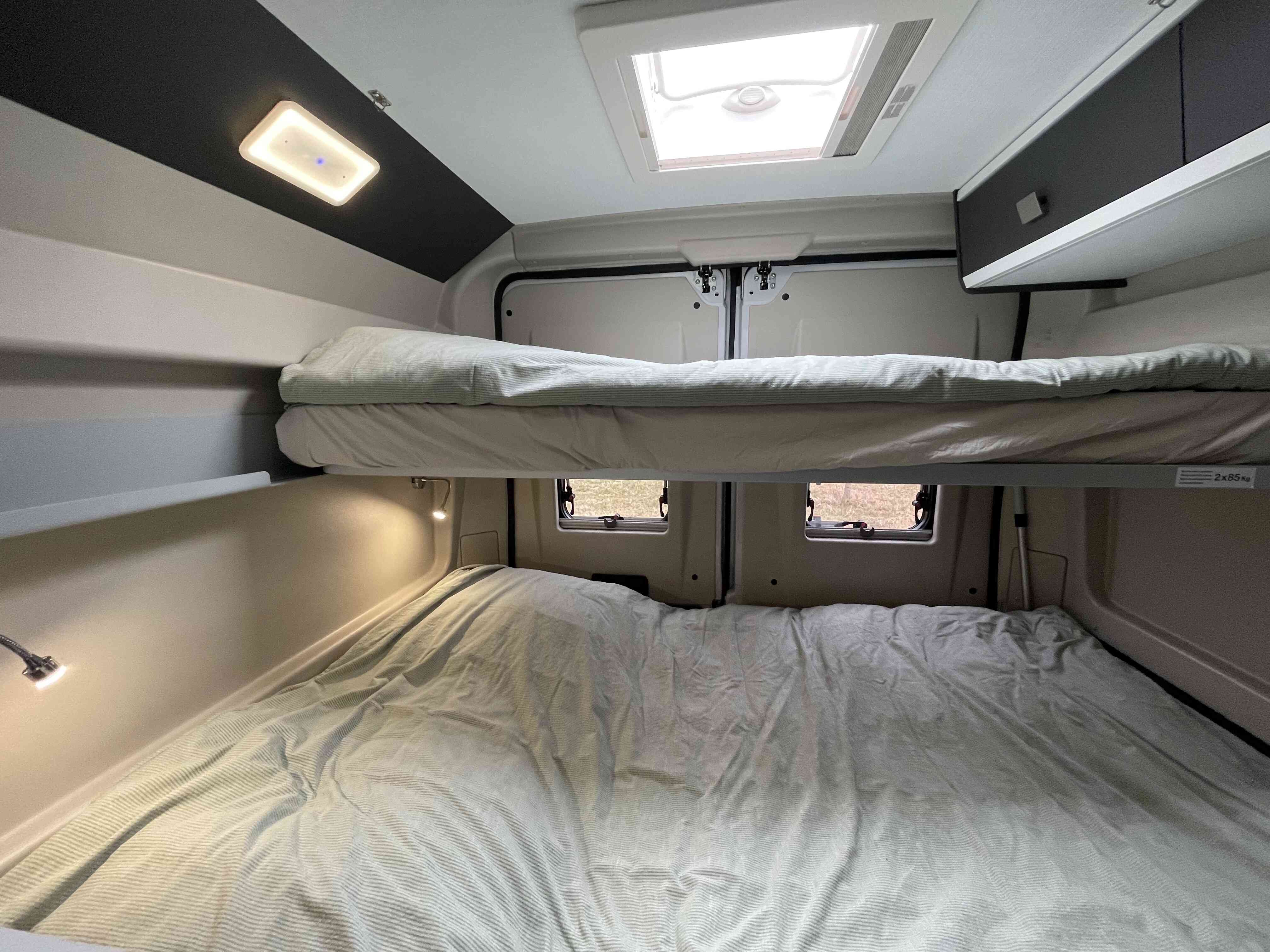 camping-car MC LOUIS MENFYS 3 MAXI PLUS  intérieur / couchage principal